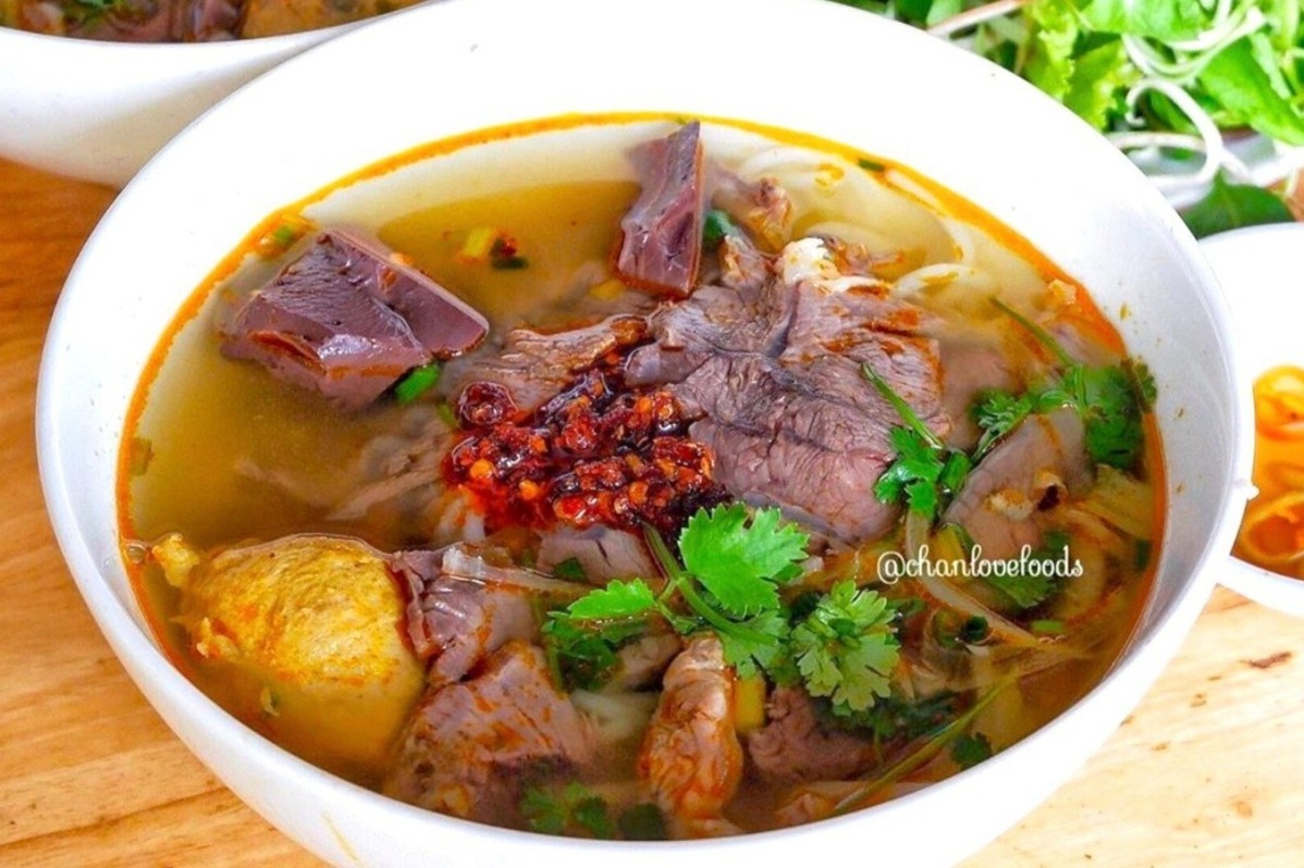 Loat mon ngon mien Trung hut khach o TP.HCM hinh anh