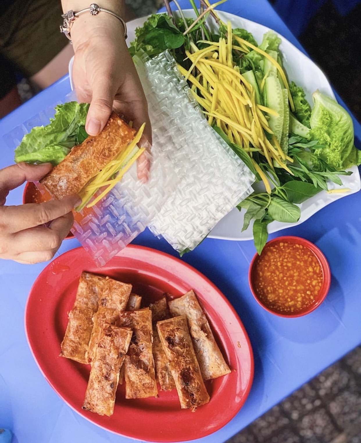 Dac san cuon Viet Nam anh 1