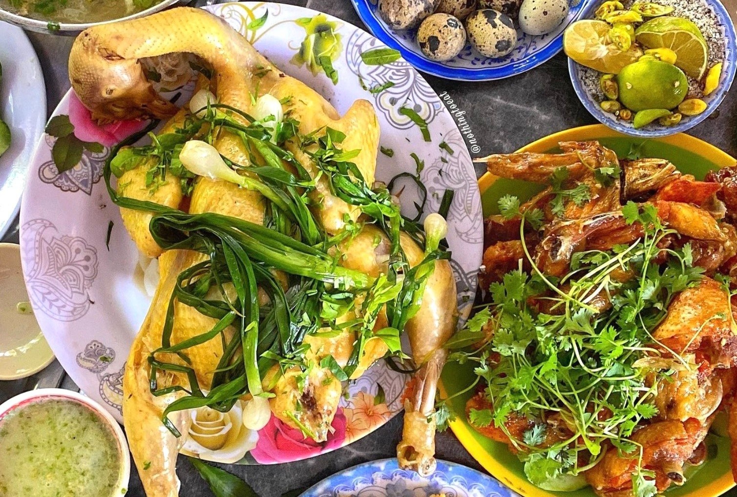 Ga chi va 6 dac san dan da hut khach du lich hinh anh