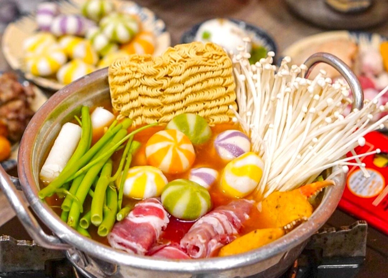 Buffet lau va loat mon hut khach ngay se lanh tai TP.HCM hinh anh