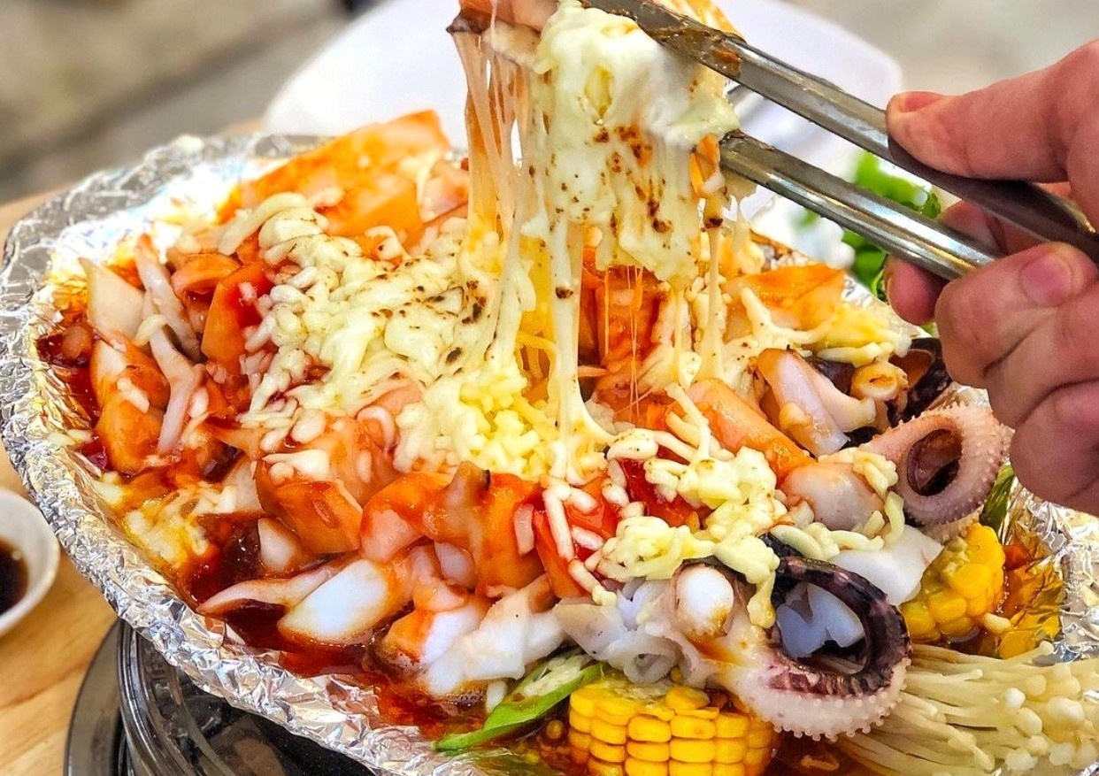 Thuong thuc loat mon ngon trong dip Giang sinh o TP.HCM hinh anh