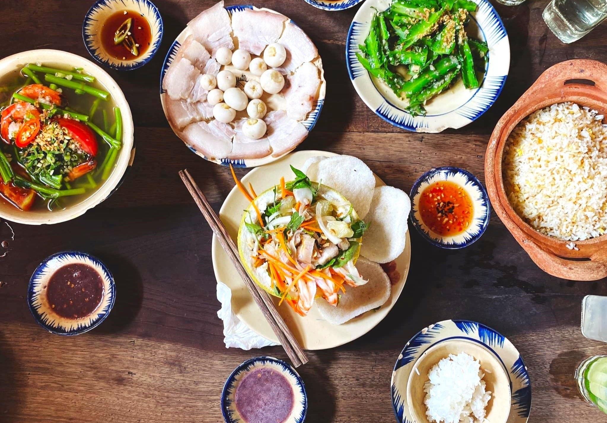 Thuong thuc bua an dam huong vi Viet o TP.HCM hinh anh