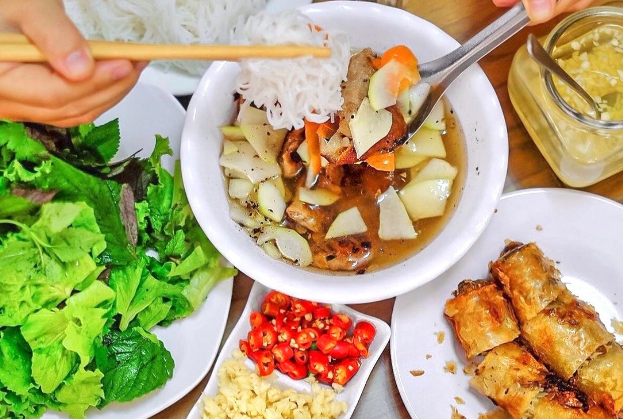 Doi vi voi loat dac san Viet Nam tai Da Nang hinh anh