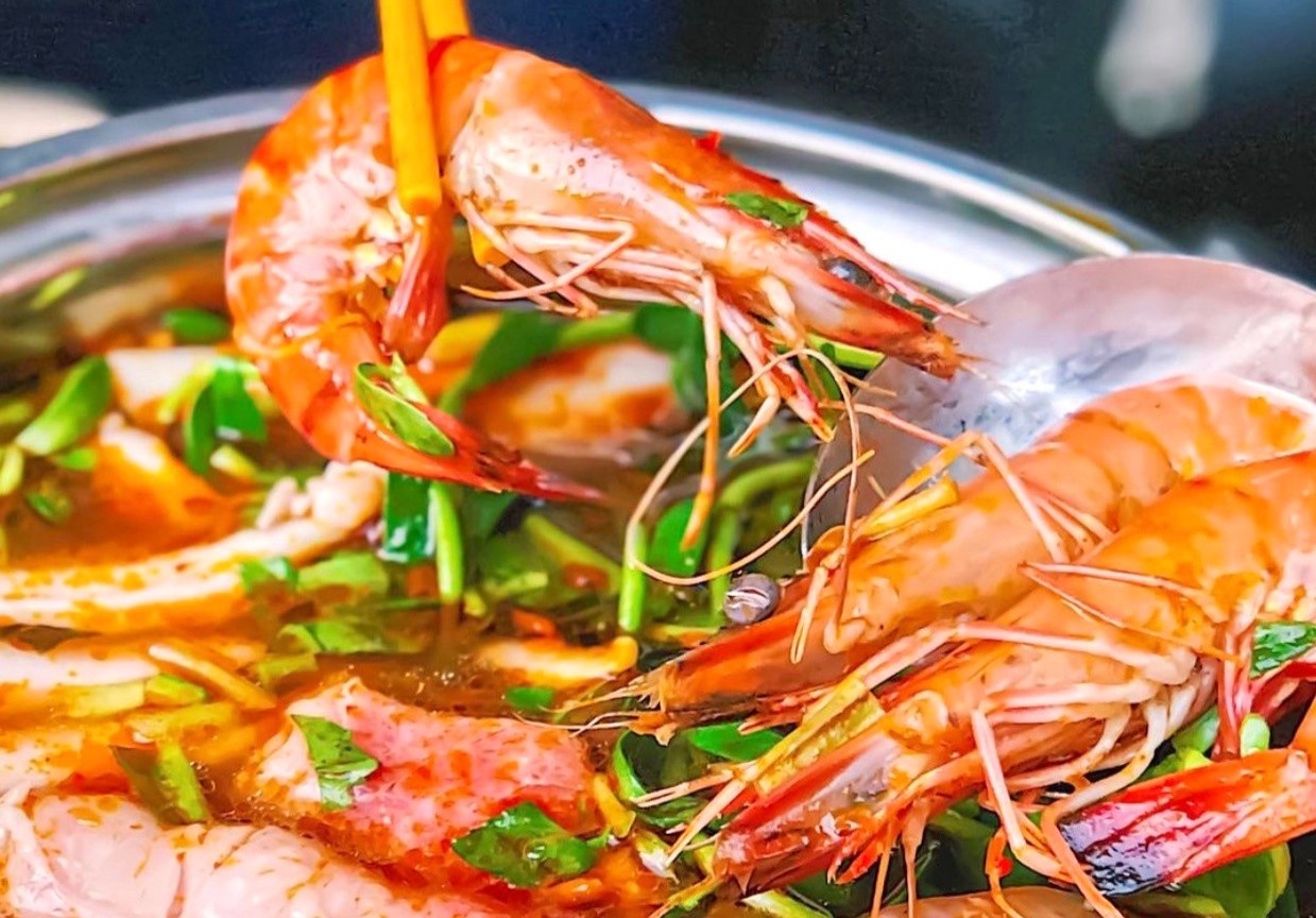 Muon kieu lau ngon cho bua tiec cuoi nam o TP.HCM hinh anh