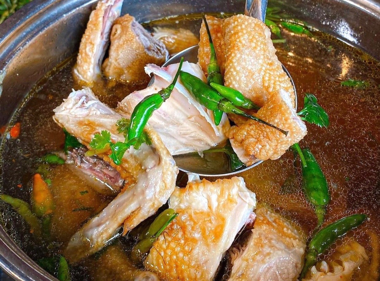 Bua an ngon voi cac mon ga la vi o TP.HCM hinh anh