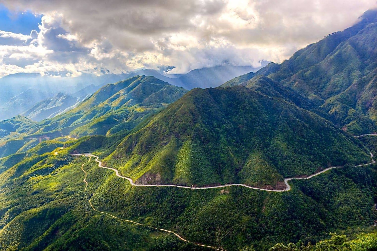 Cung duong deo dai nhat Viet Nam hinh anh