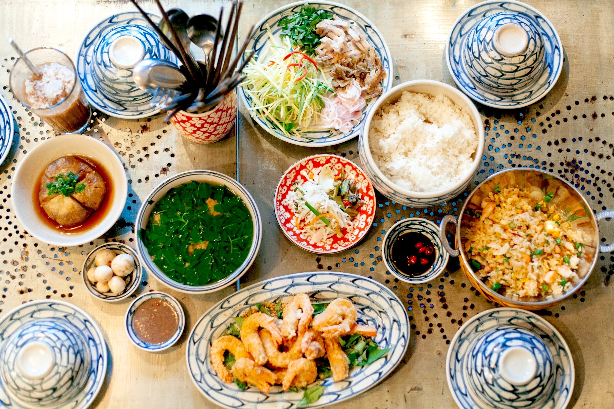 Doi vi bua trua voi mon A cho dan van phong o TP.HCM hinh anh