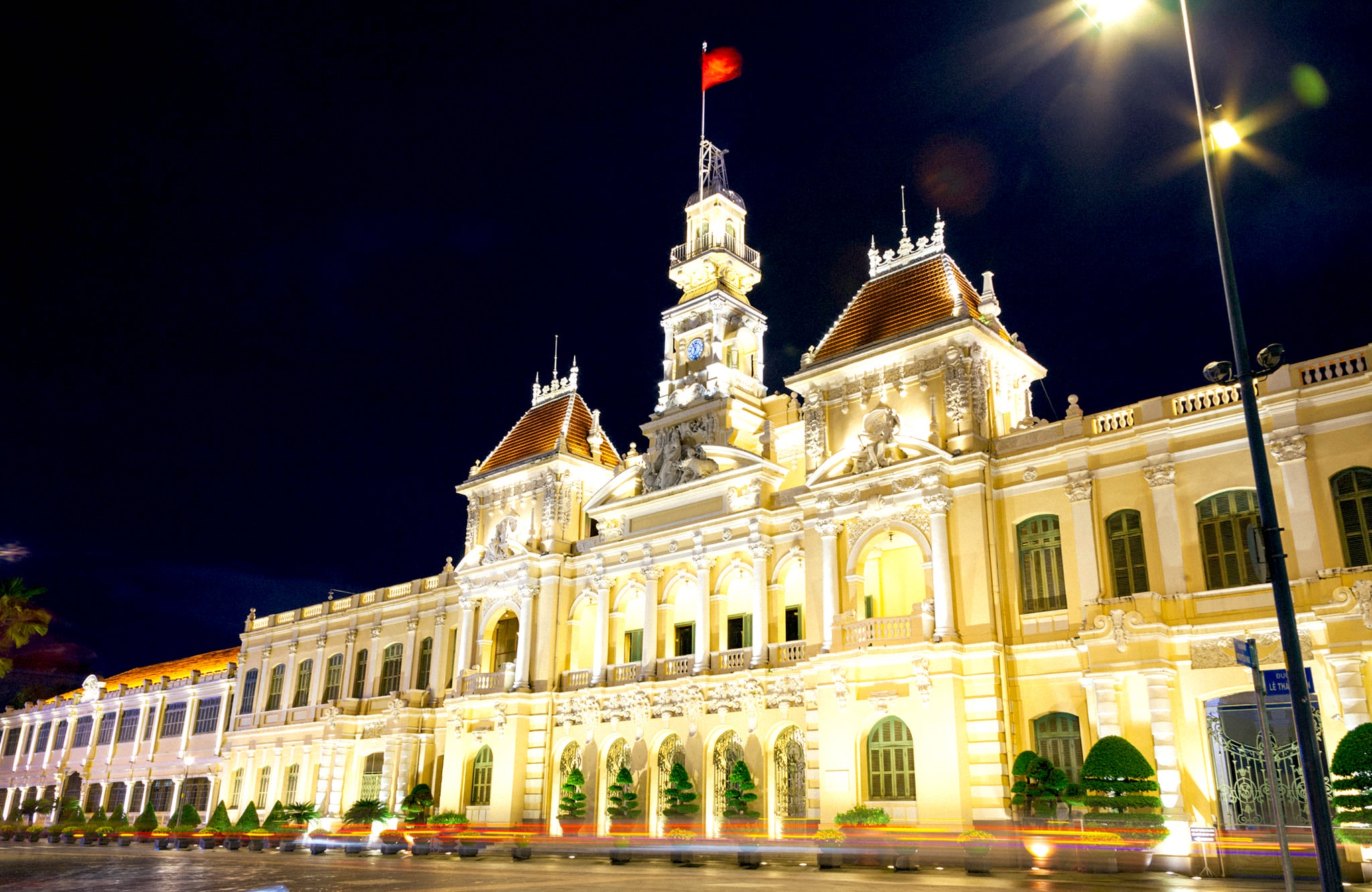 Sai Gon ve dem anh 4