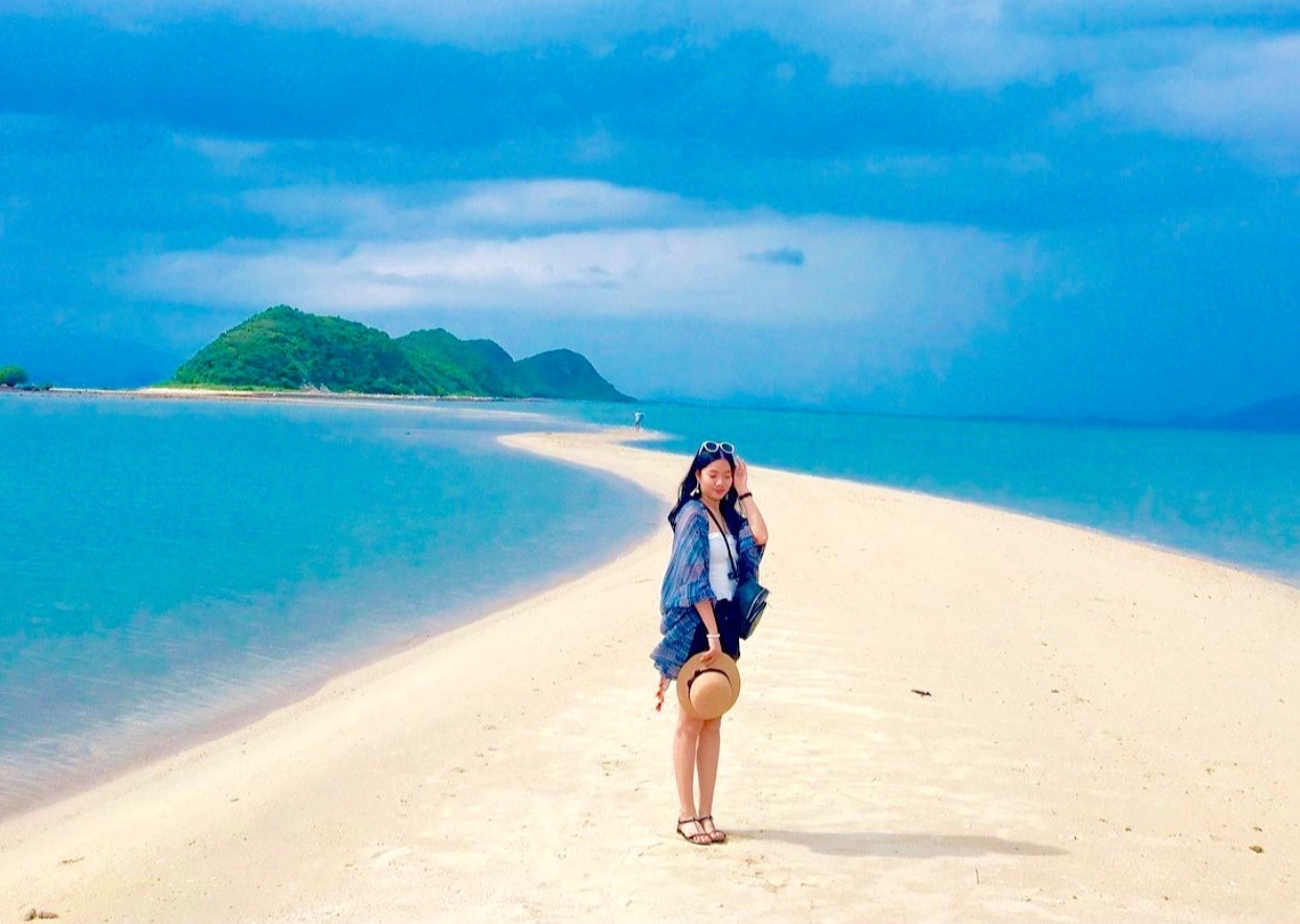 Con duong giua bien dai gan 1 km o Viet Nam hinh anh