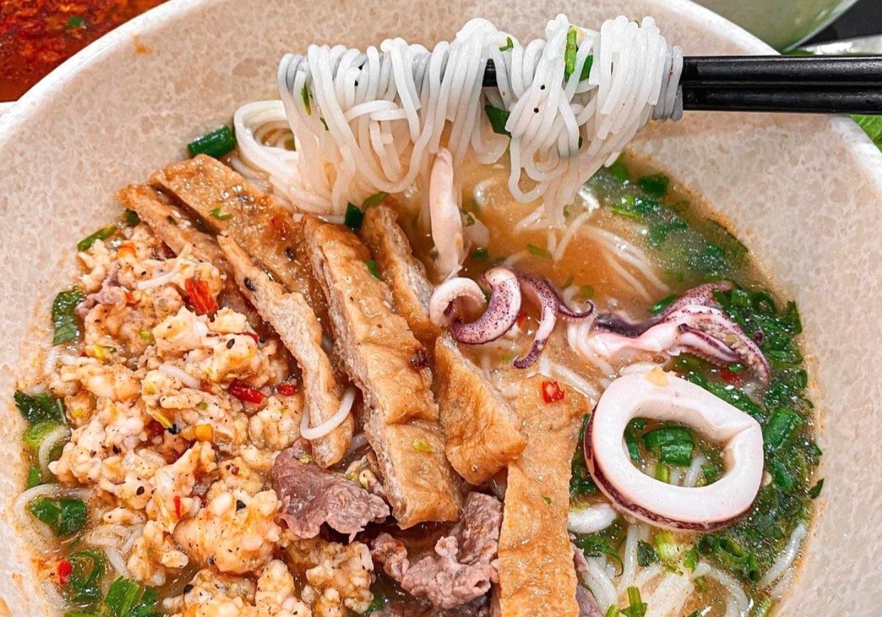 Nham nhi loat mon soi ngon giua long TP.HCM hinh anh