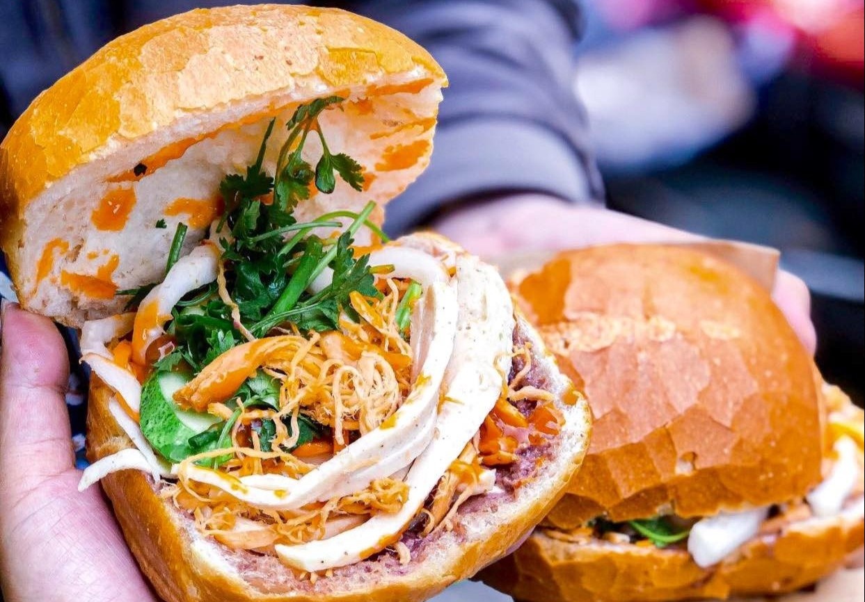 Banh mi coc va cac mon hinh dang doc la o TP.HCM hinh anh