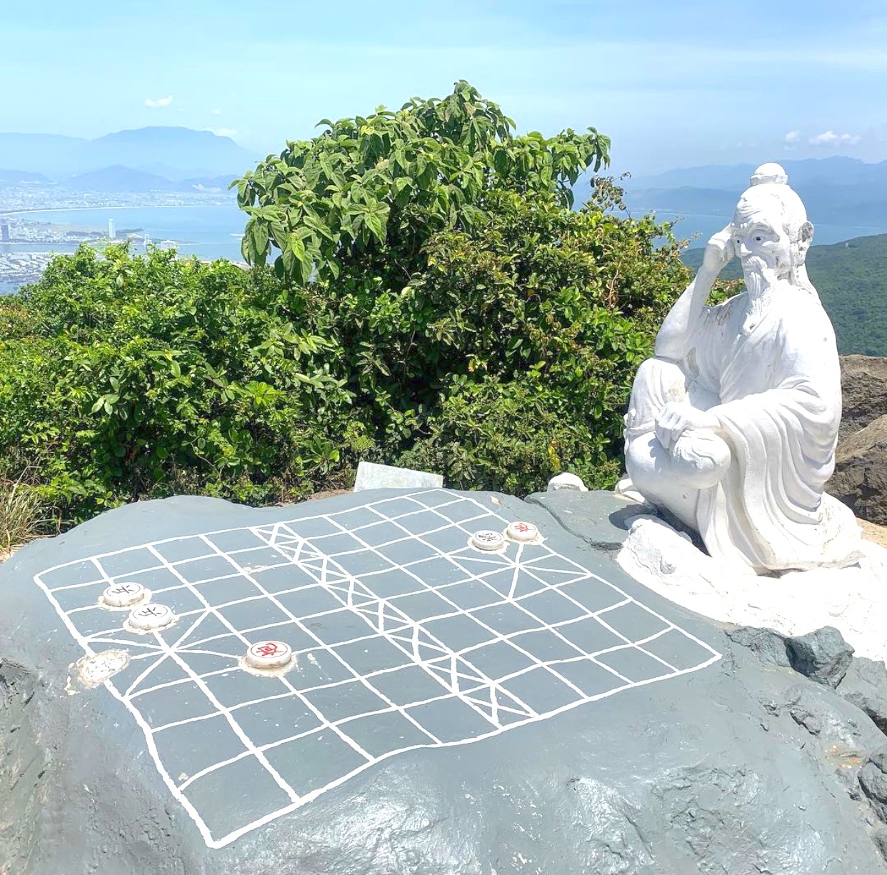 Nhung dinh nui noi tieng Viet Nam anh 4