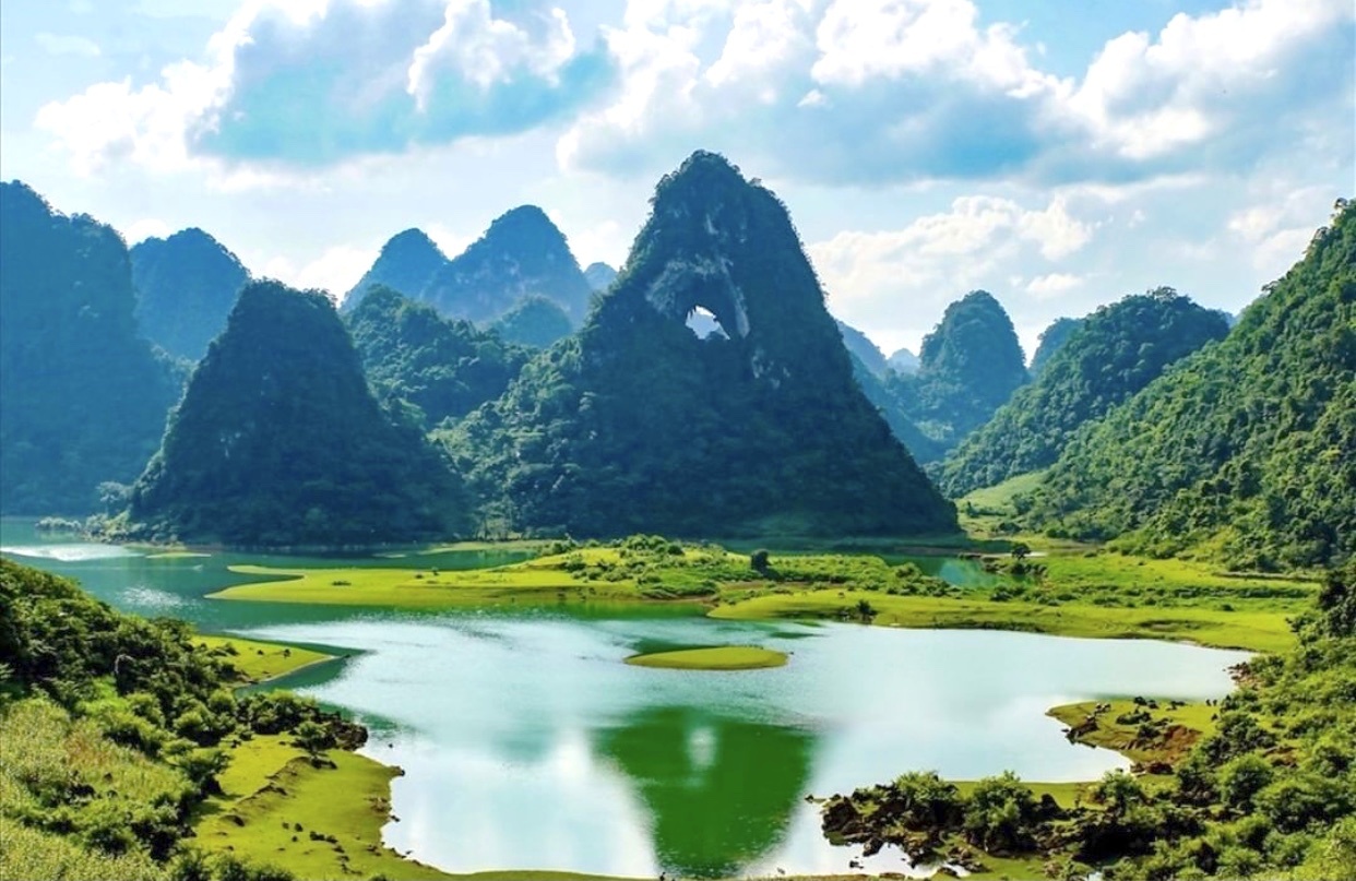 Những ngọn núi độc đáo ở Việt Nam ảnh 1 Nhung ngon nui doc dao o Viet Nam anh 1
