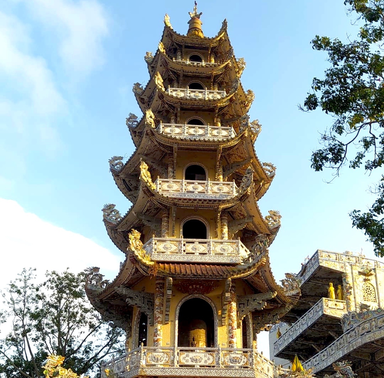 Nhung ngoi chua noi tieng Viet Nam anh 3