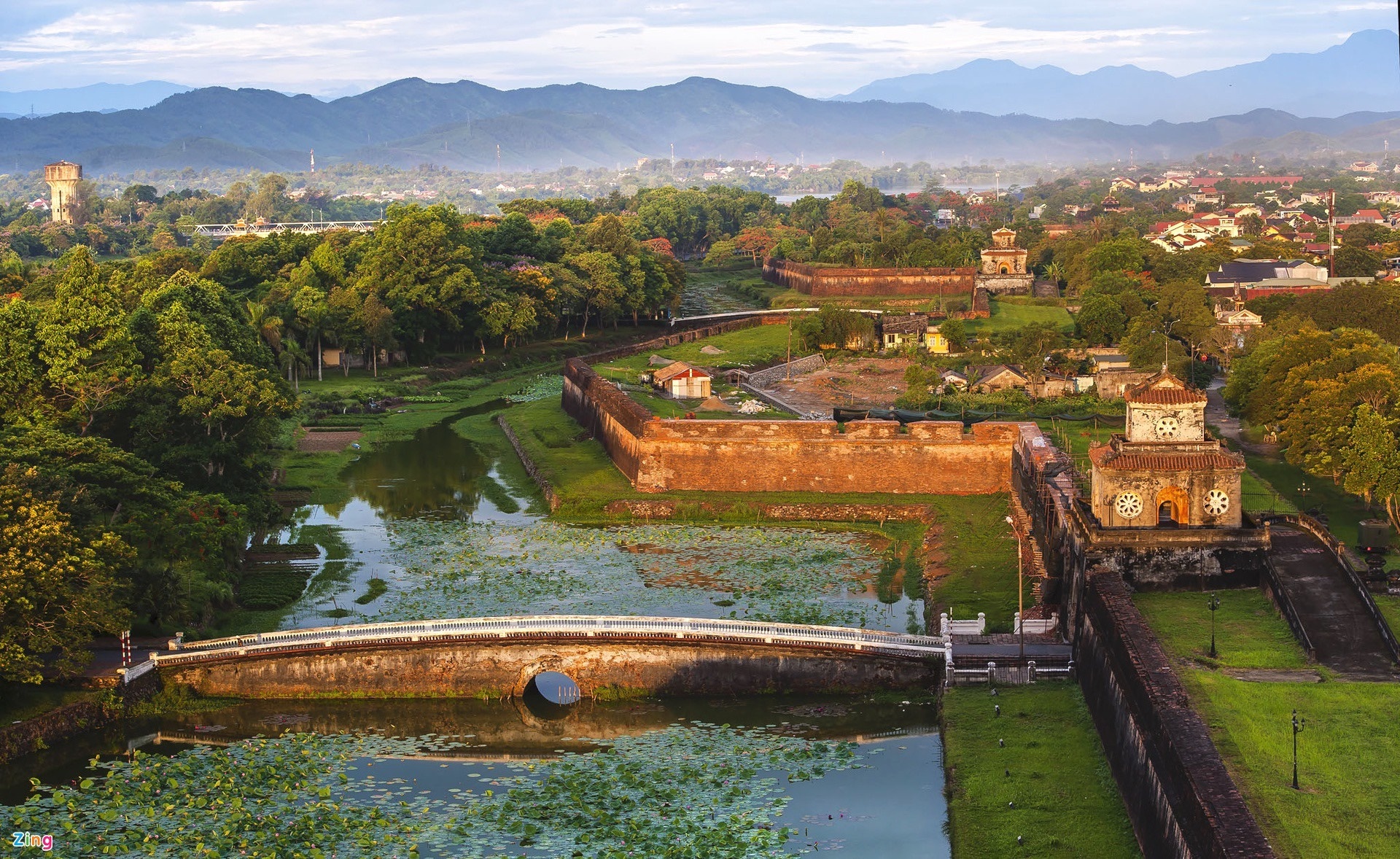 Hue mo rong voi canh sac muon mau hinh anh