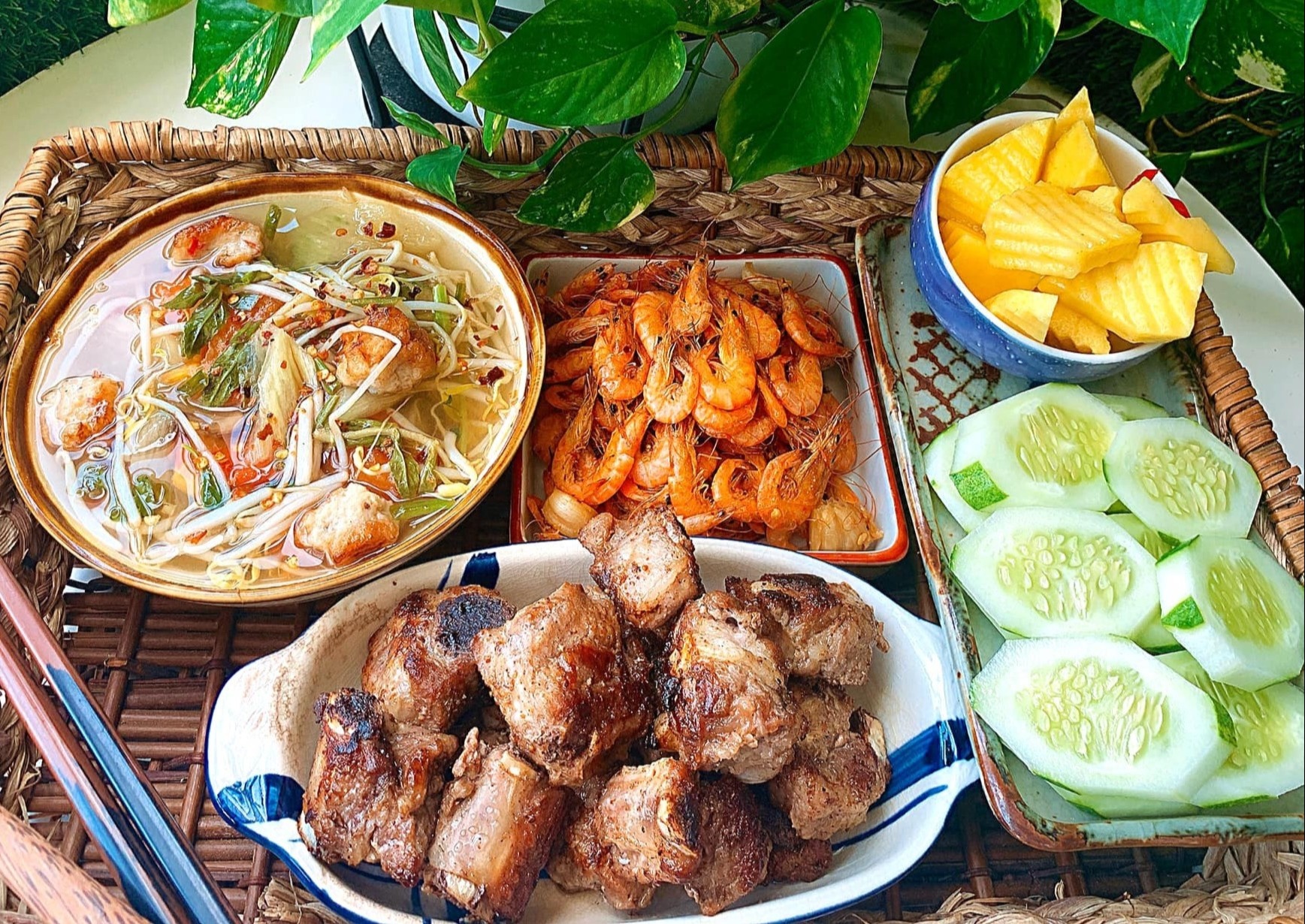 Goi y mam com gia dinh cho bua an mua he hinh anh