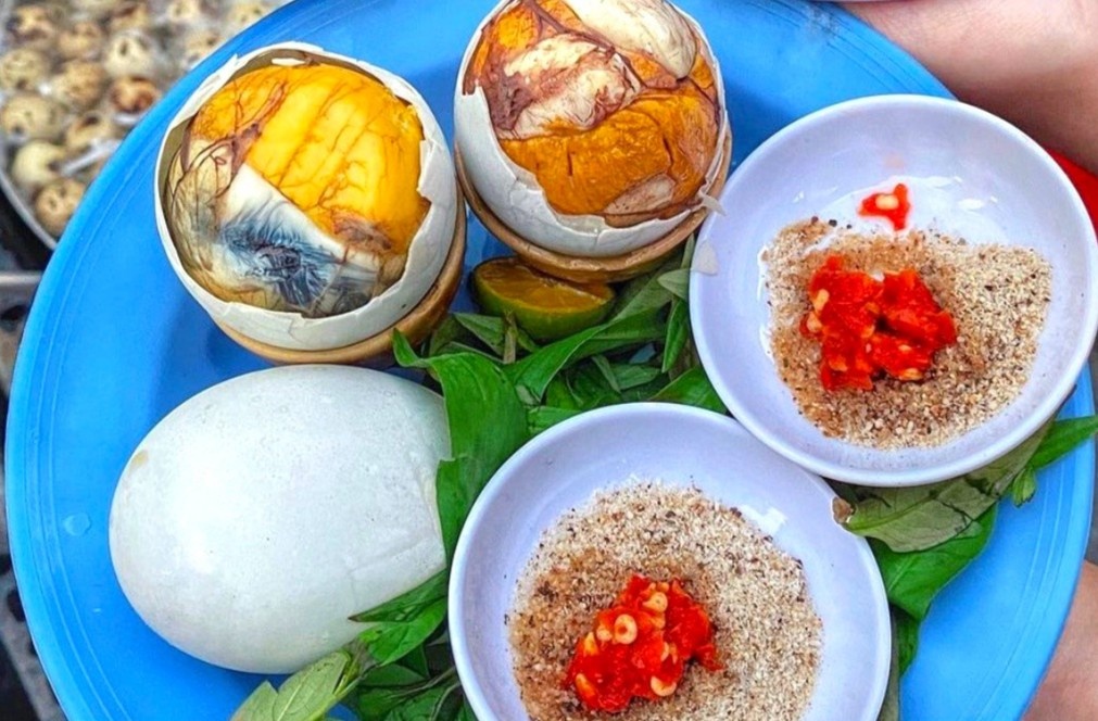 Cac dac san trung khong the bo qua o Viet Nam hinh anh