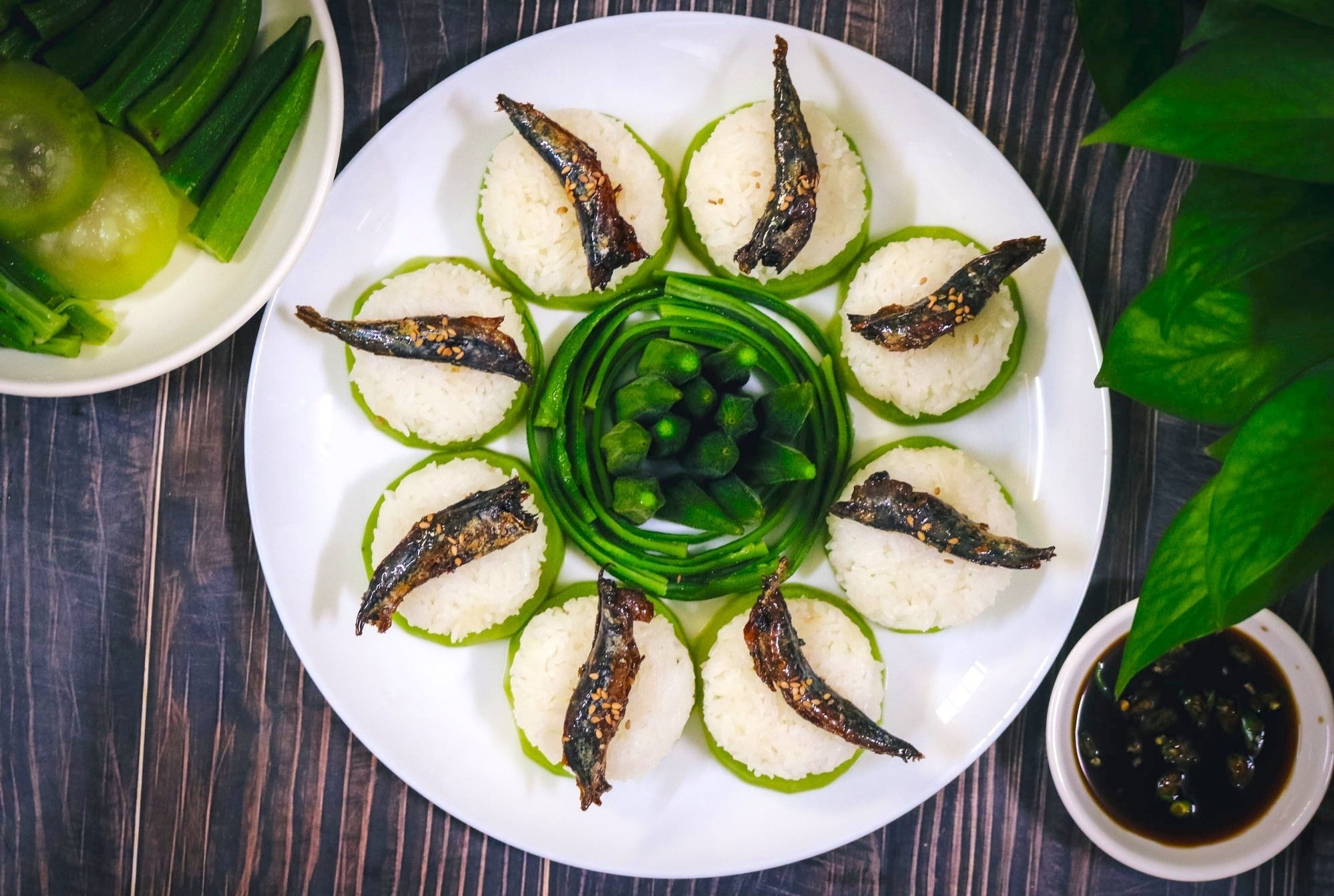 Nhung bua com goi gon trong mot cai dia hinh anh
