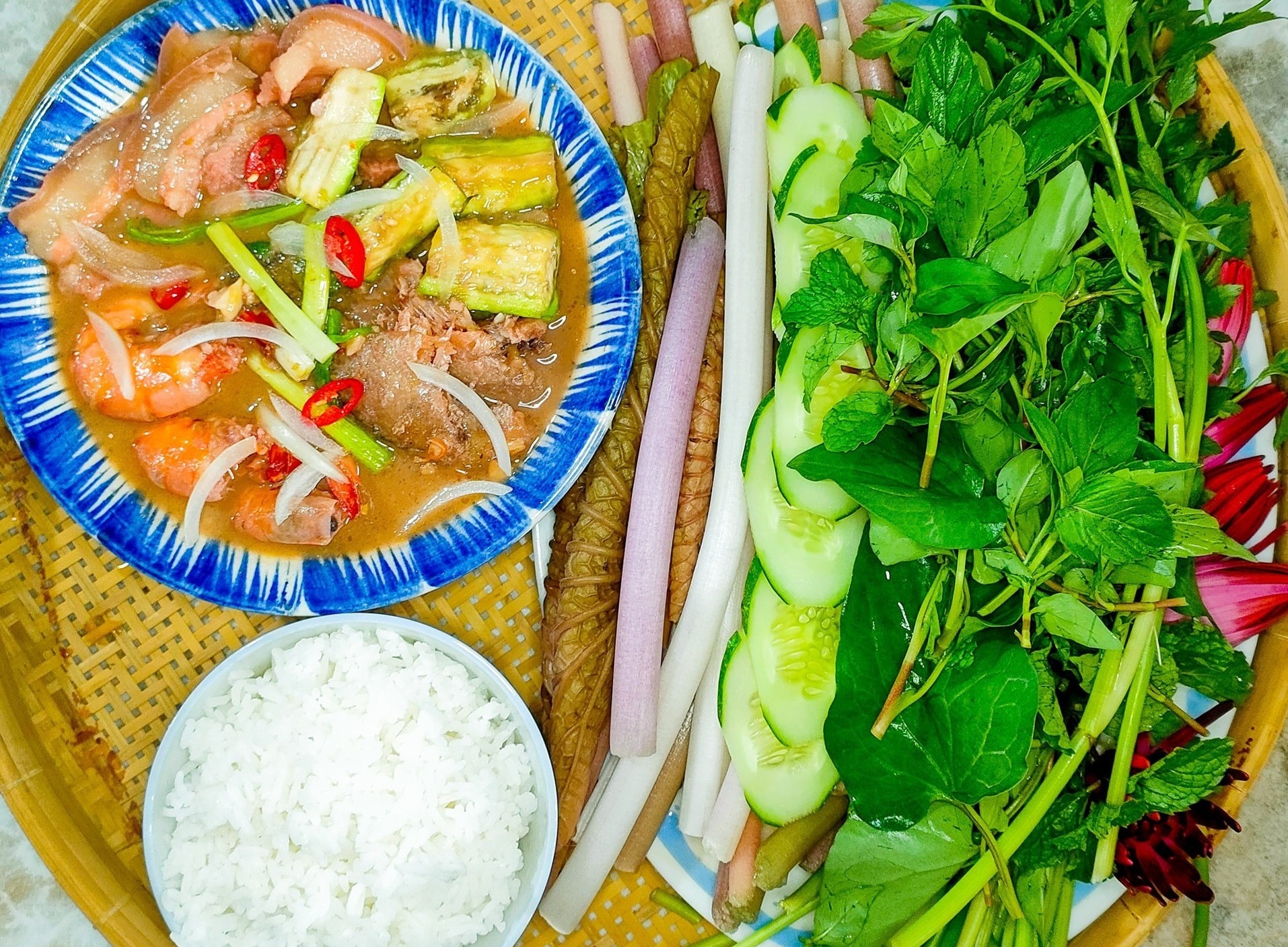 San vat thien nhien mua nuoc noi o mien Tay hinh anh