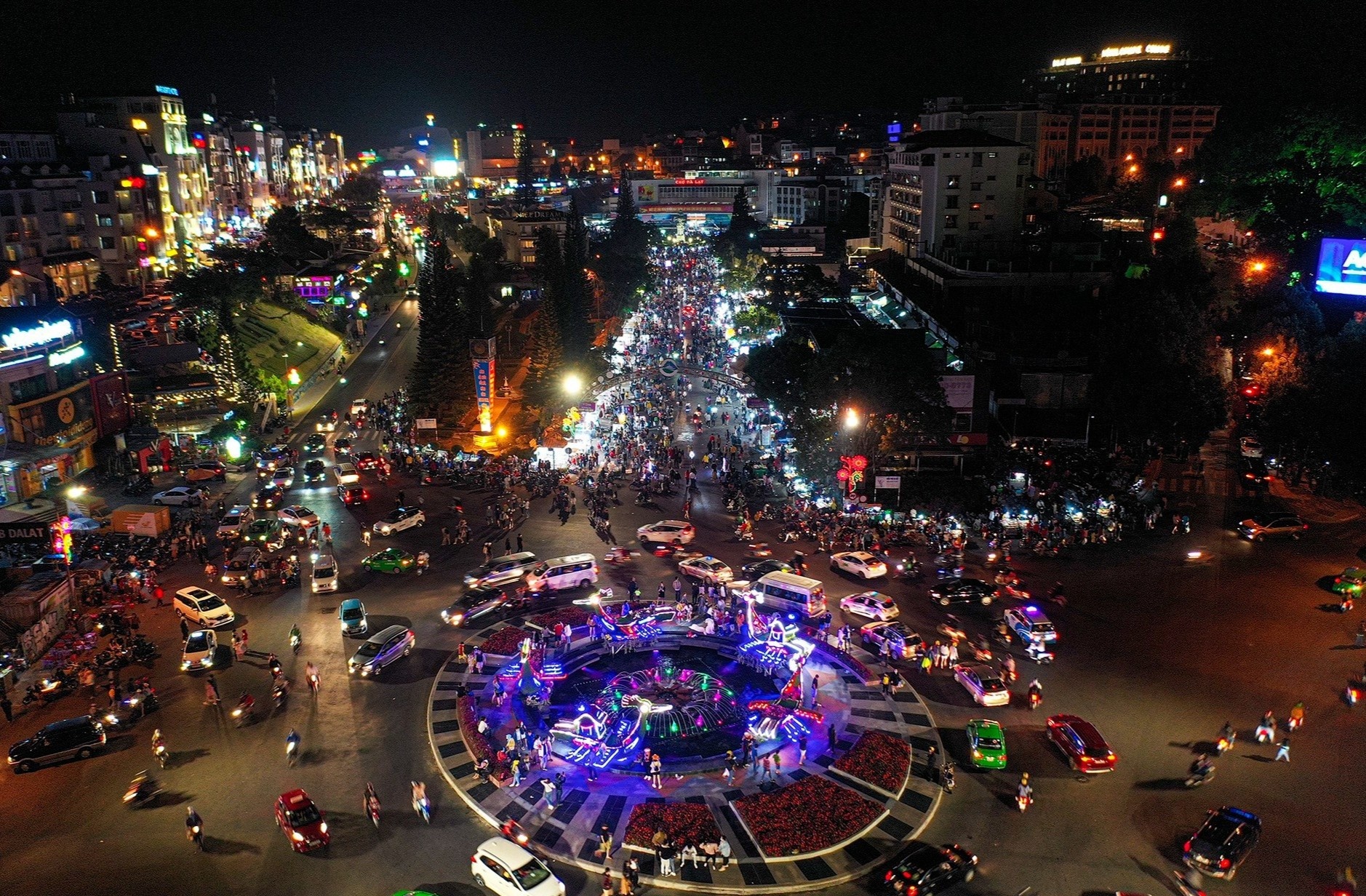 Vi sao cho dem Da Lat con duoc goi la cho Am Phu? hinh anh