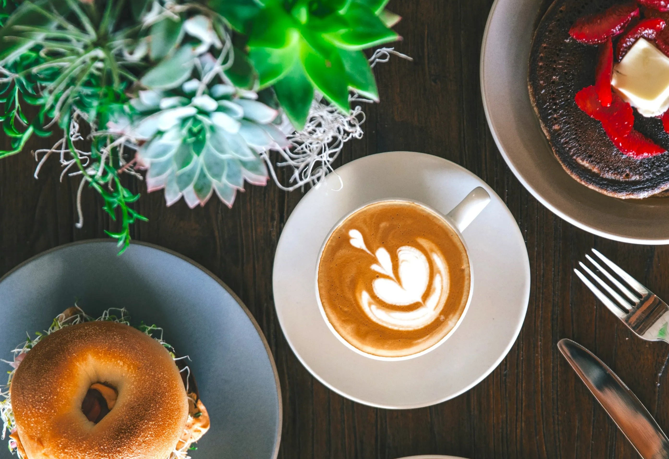 An banh, uong ca phe sang cuoi tuan o TP.HCM hinh anh