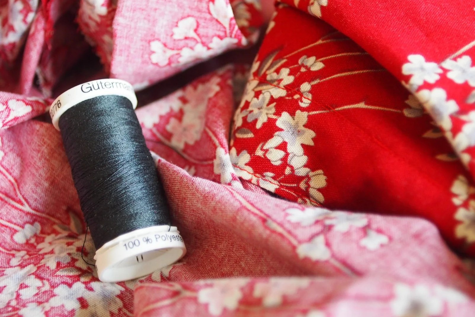 Tiem ca phe co san trang phuc check-in o TP.HCM hinh anh