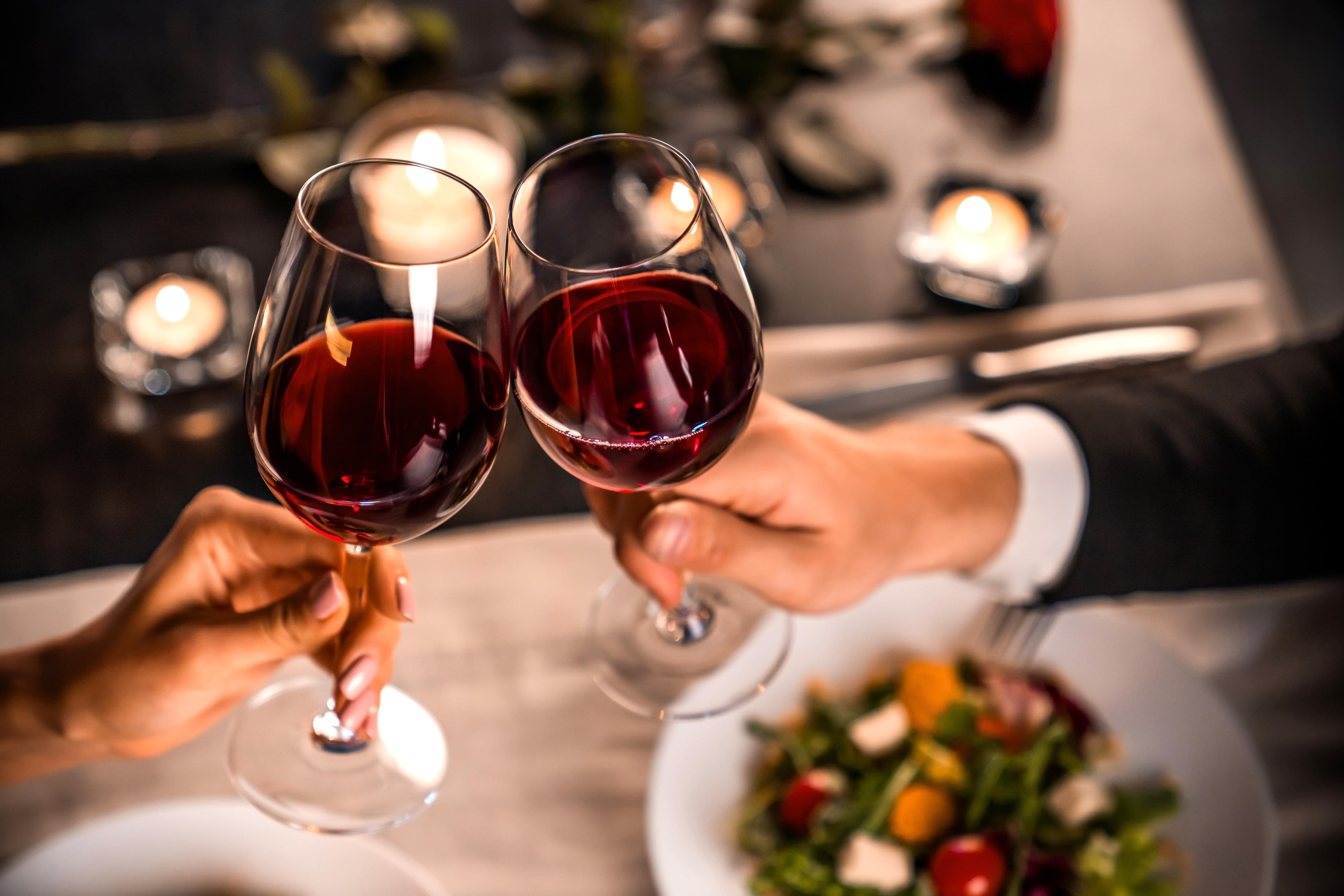 Don Valentine tai nha hang mon Tay o TP.HCM hinh anh