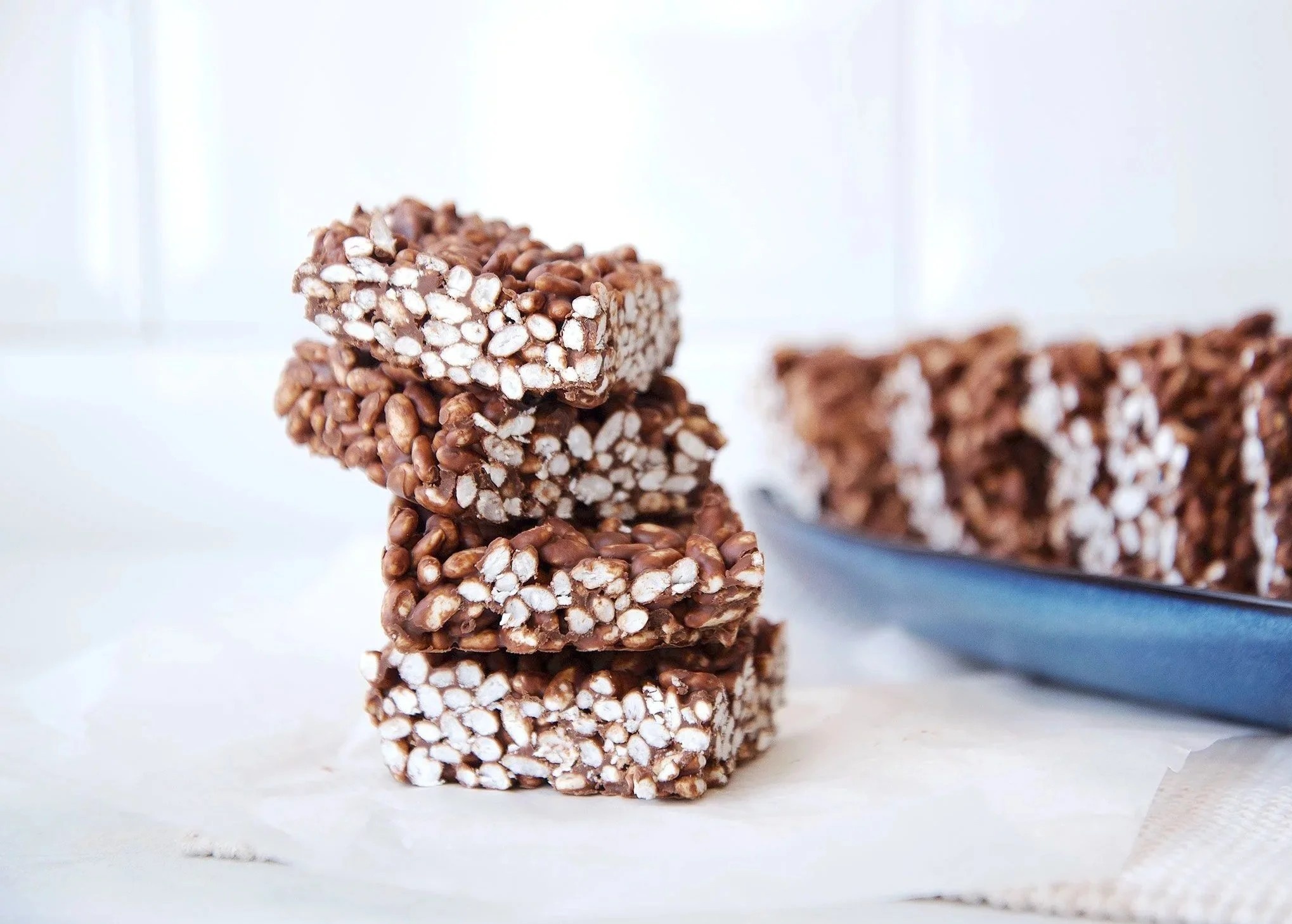 Cach lam banh chocolate, com gao nham nhi cuoi tuan hinh anh
