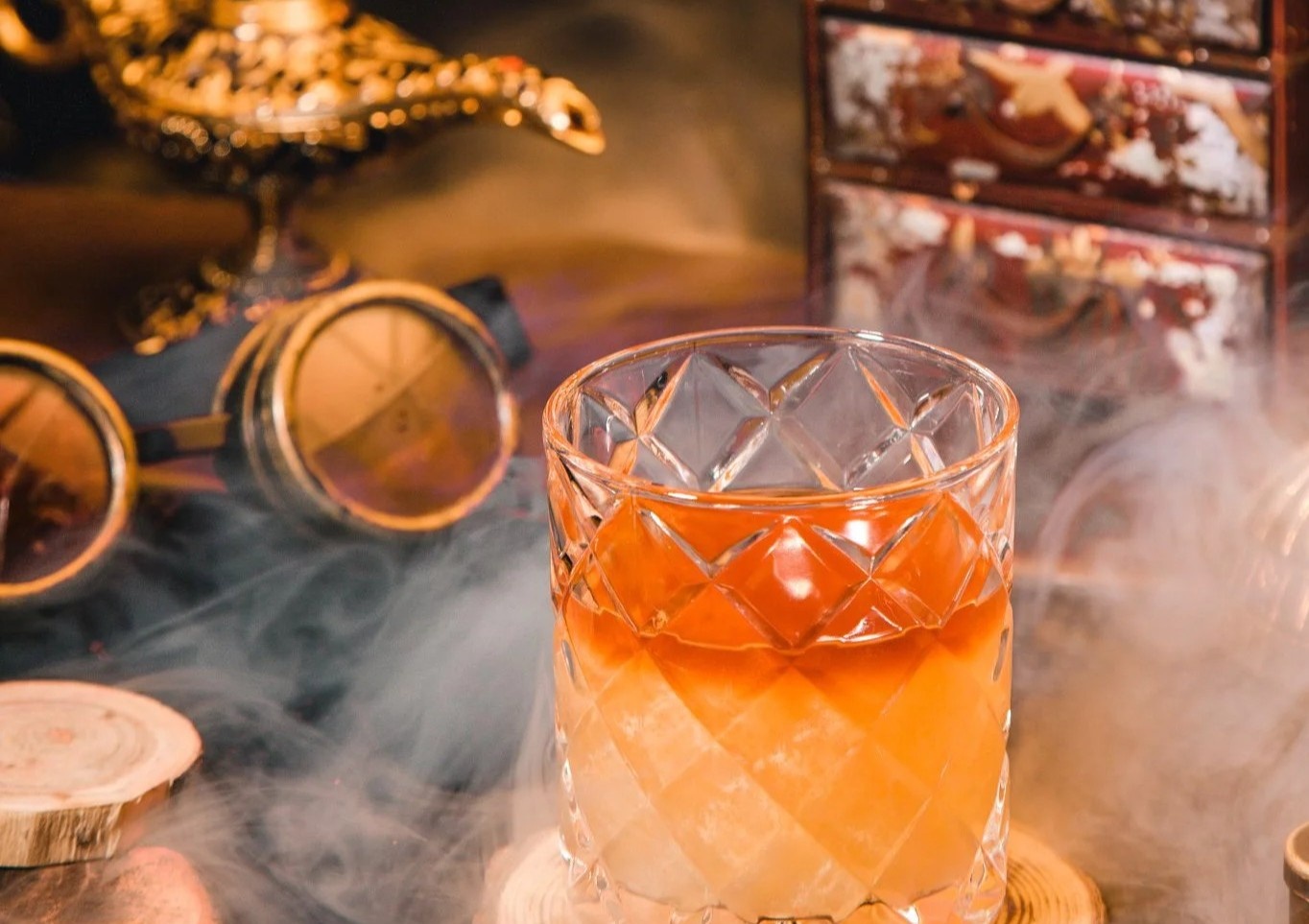 Thu gian cuoi tuan tai cocktail bar o quan 1 hinh anh