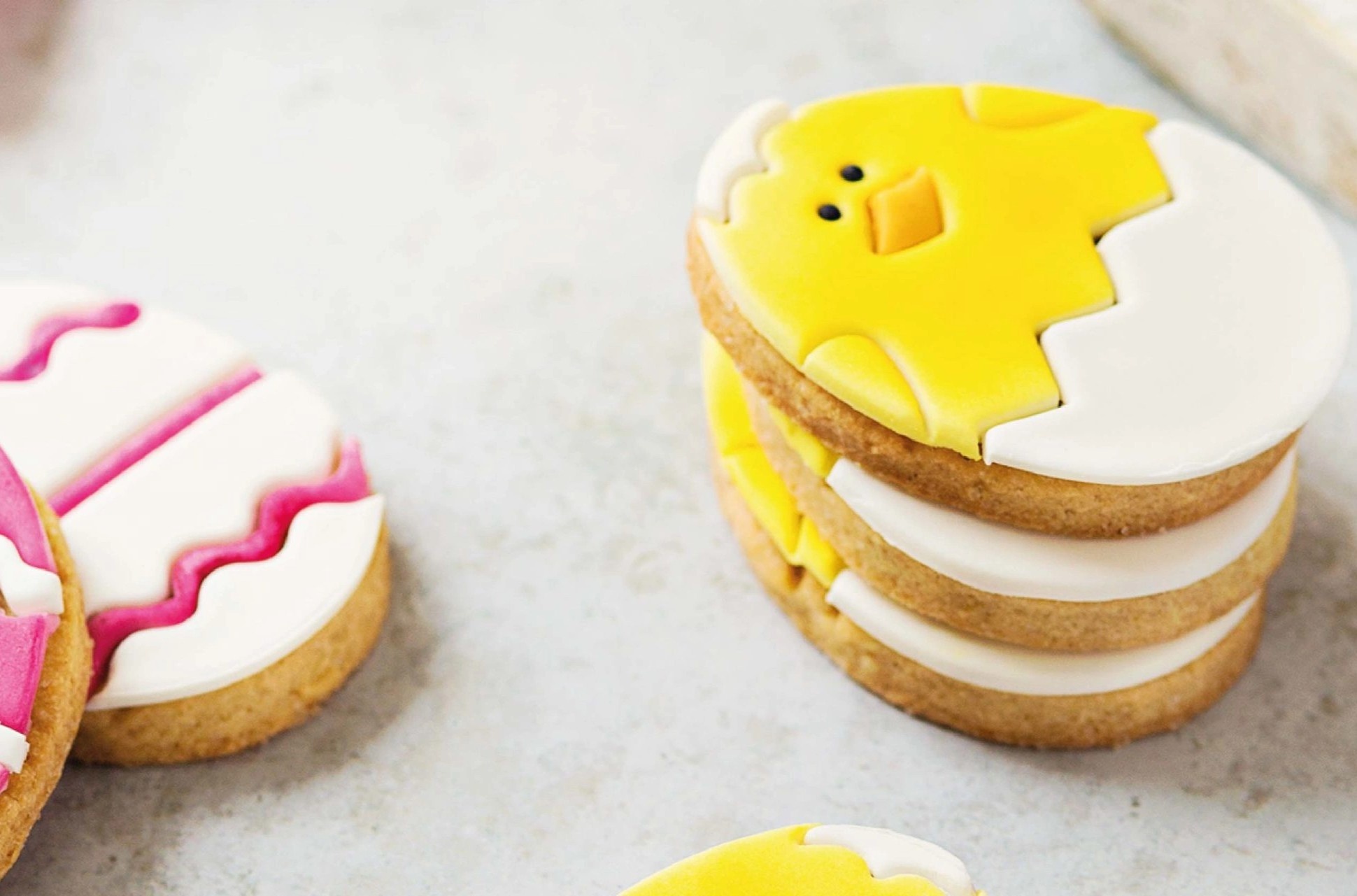 Lam banh quy hinh tho, trung don le Phuc sinh hinh anh