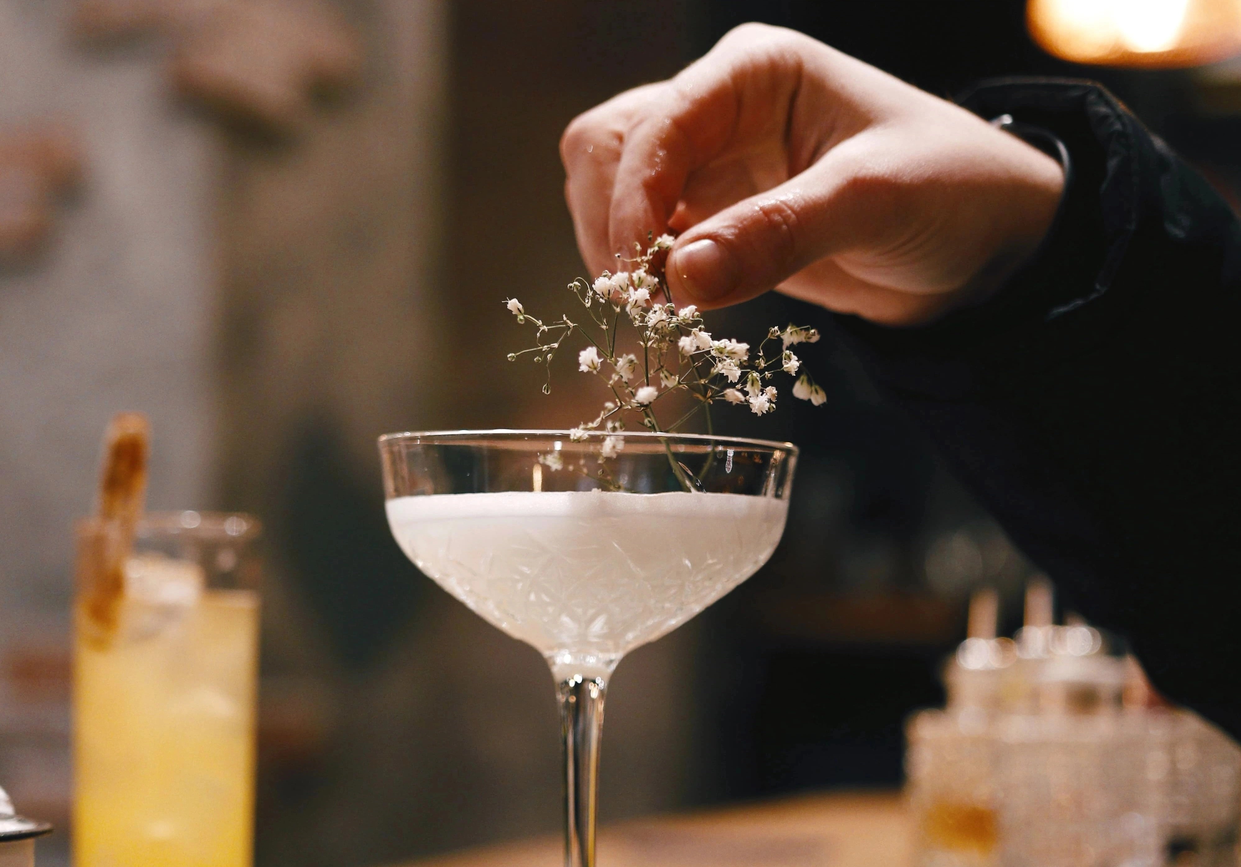 Tan huong ngay le tai hidden bar o TP.HCM hinh anh