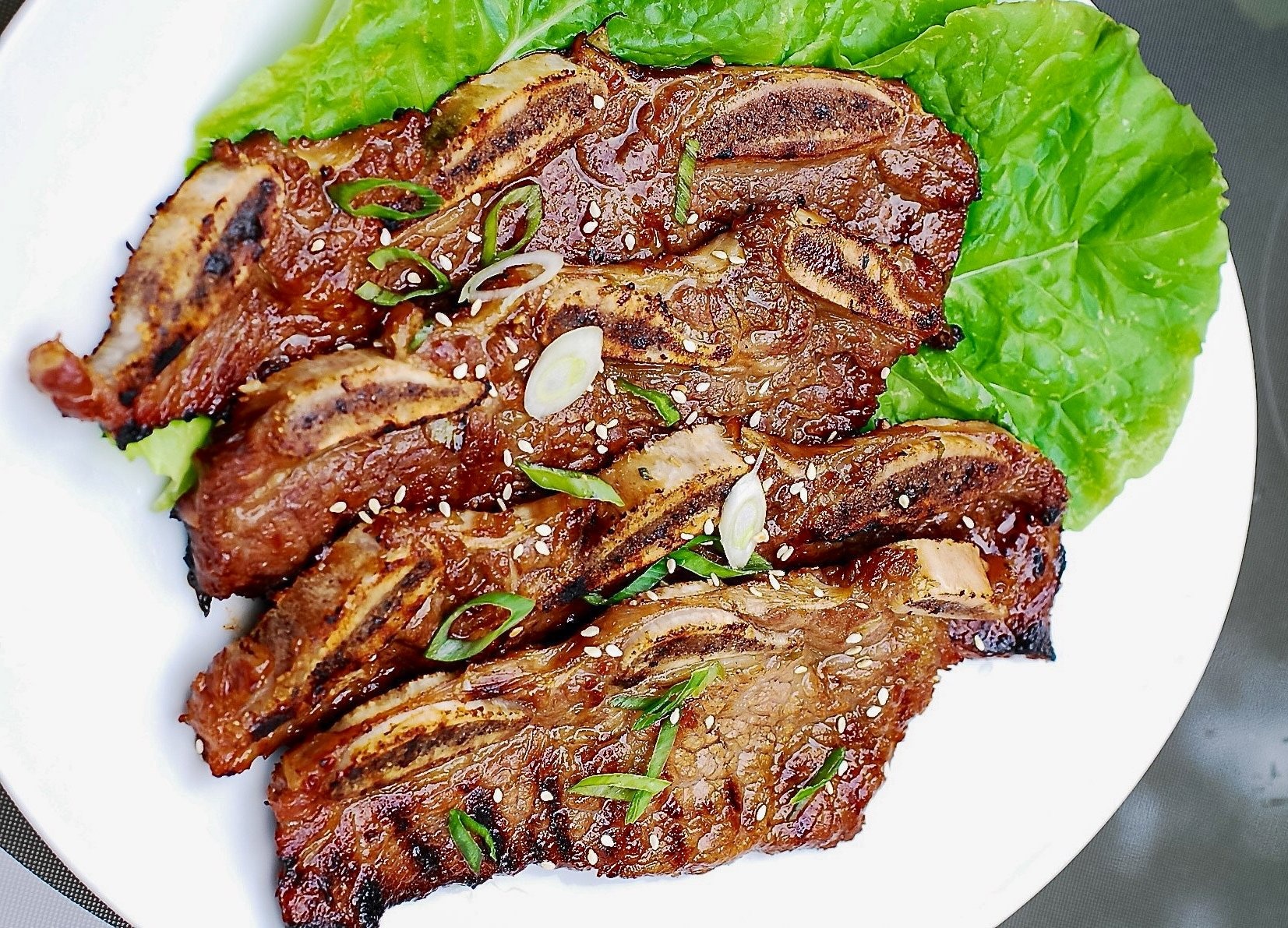 10 phut chuan bi suon bo nuong kieu Han tai nha hinh anh
