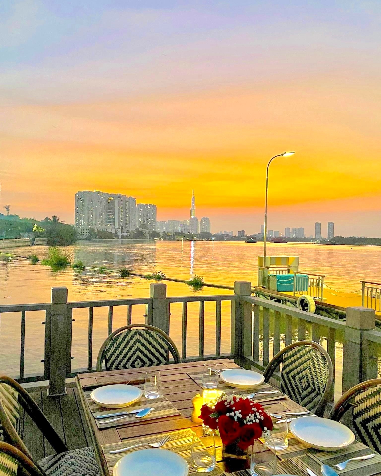 Nha hang o Sai Gon anh 1