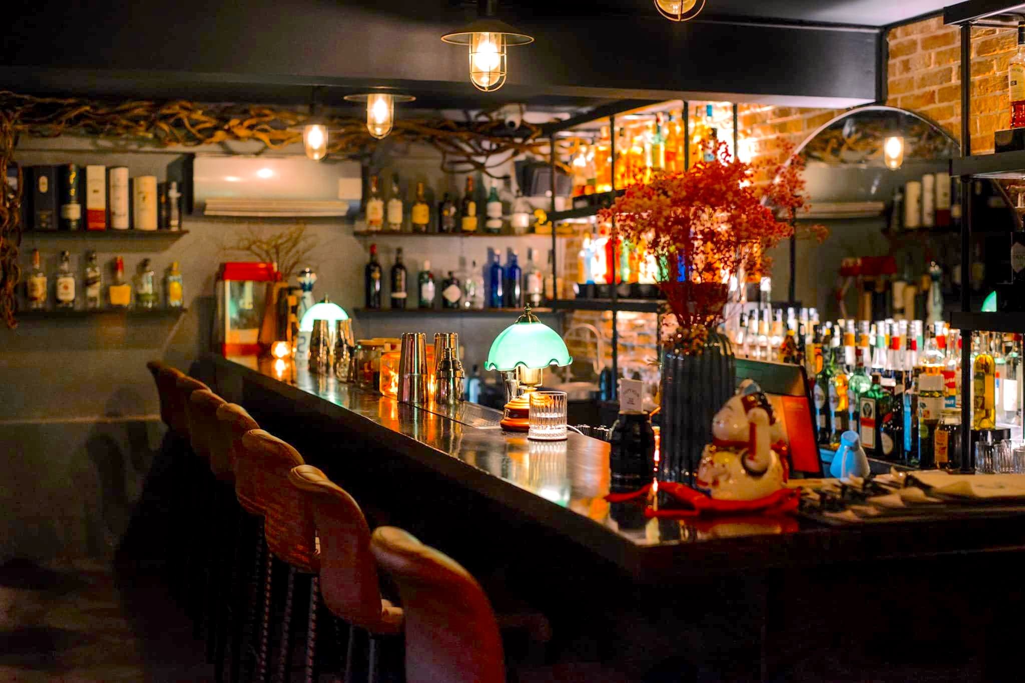 Thu gian tai cocktail bar sau gio lam o TP.HCM hinh anh