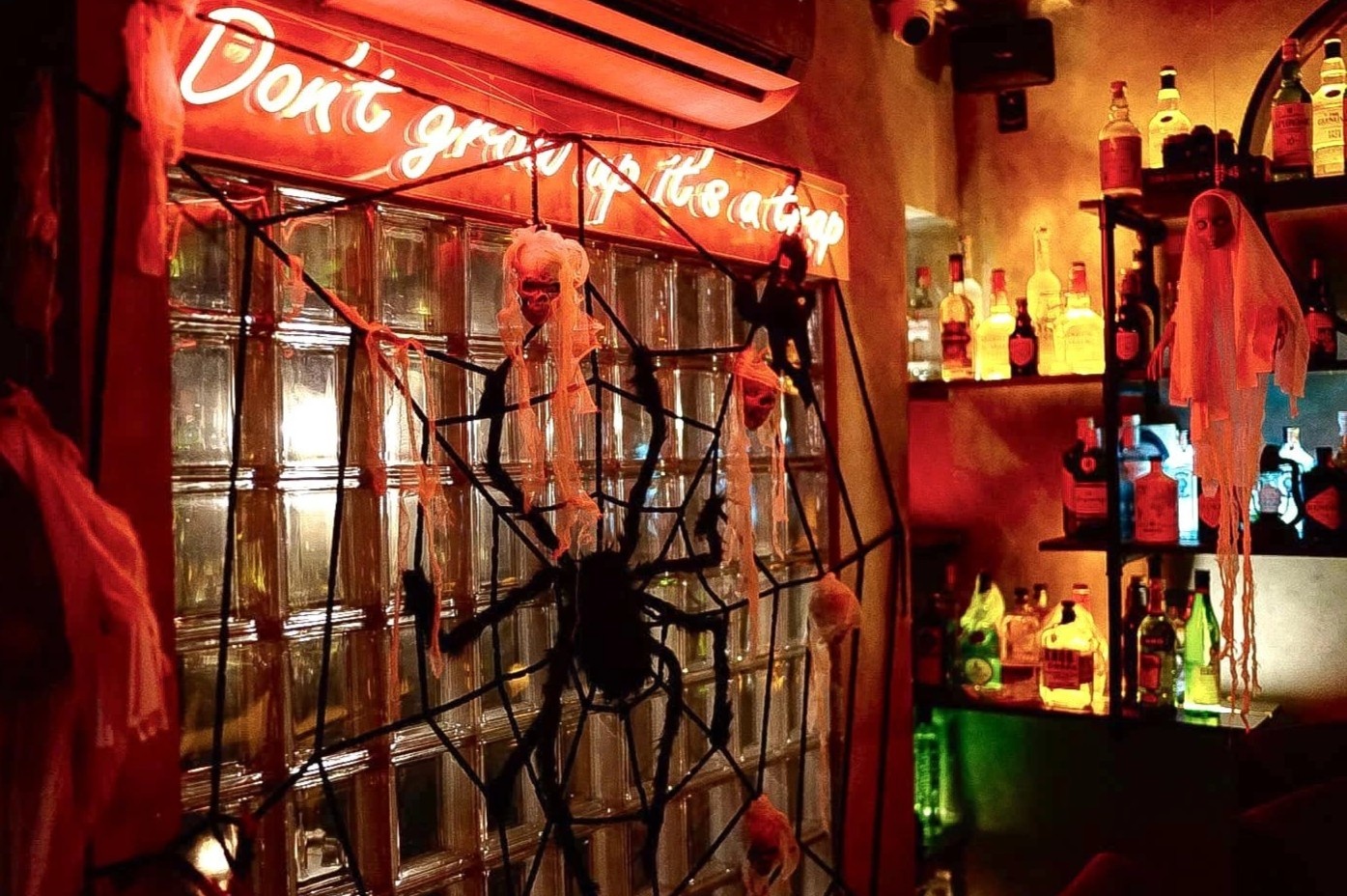 Loat khong gian ma mi cho dem Halloween o TP.HCM hinh anh