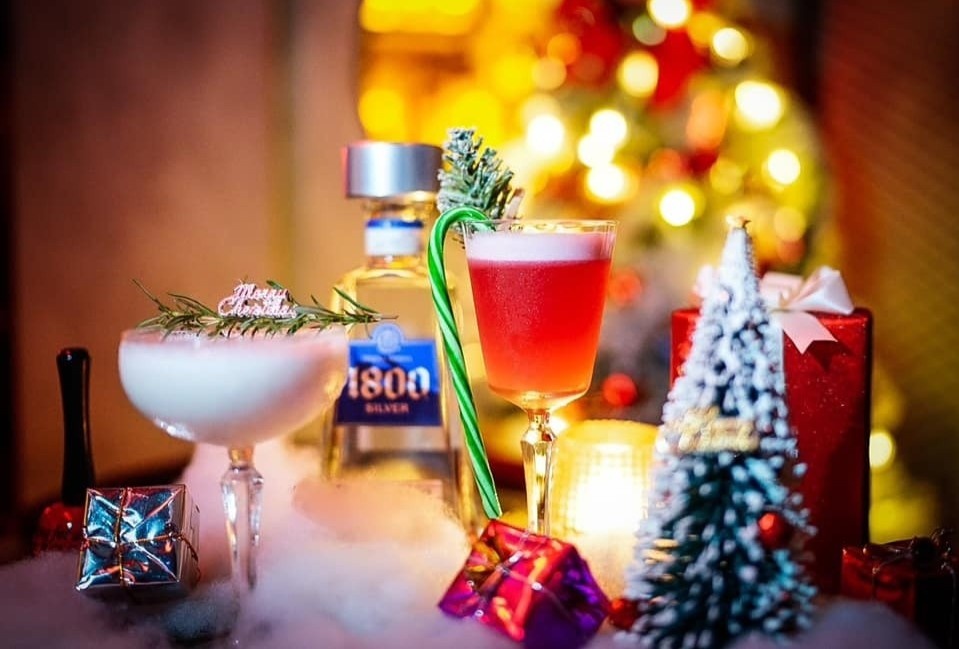 Tan huong dem Giang sinh tai cocktail bar o quan 1 hinh anh