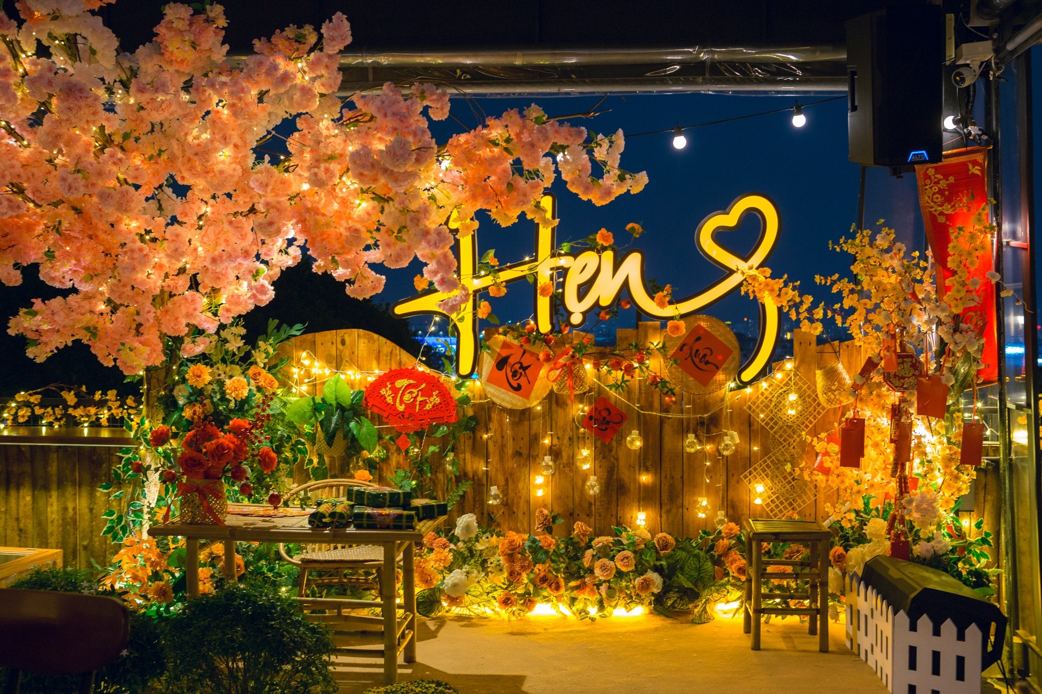 10 quan rooftop trang tri Tet dep o TP.HCM hinh anh