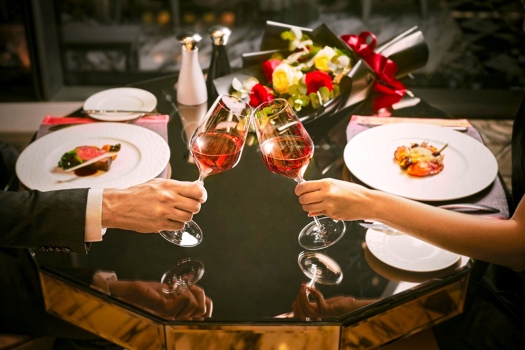 Ca phe sang, tra chieu, tiec dem cho le 8/3 hinh anh