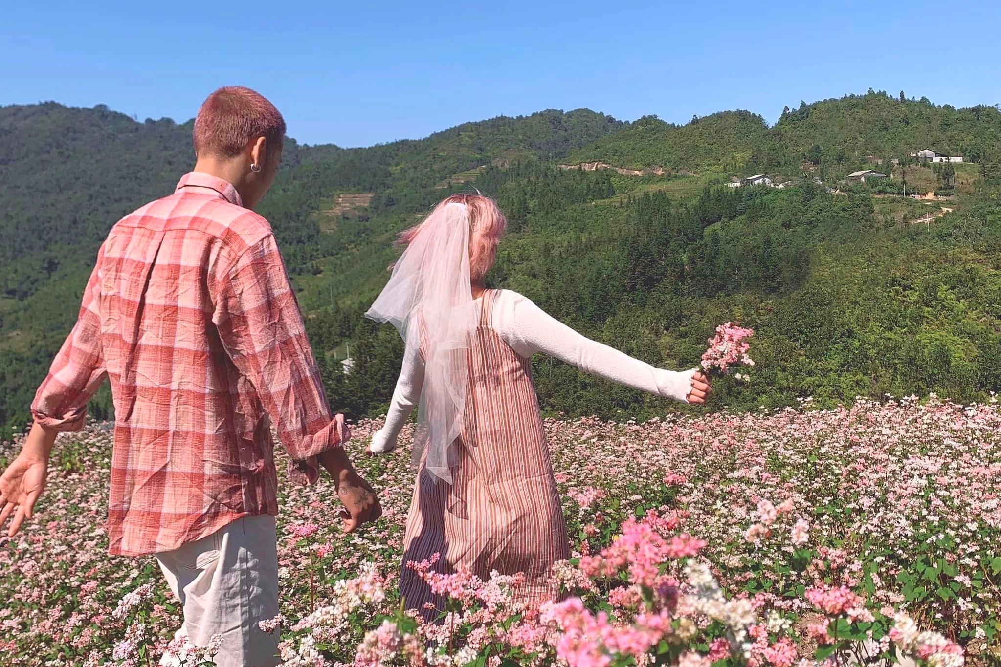 Het canh 10 phut quay video, 2 tieng chon nhac nen khi di du lich hinh anh