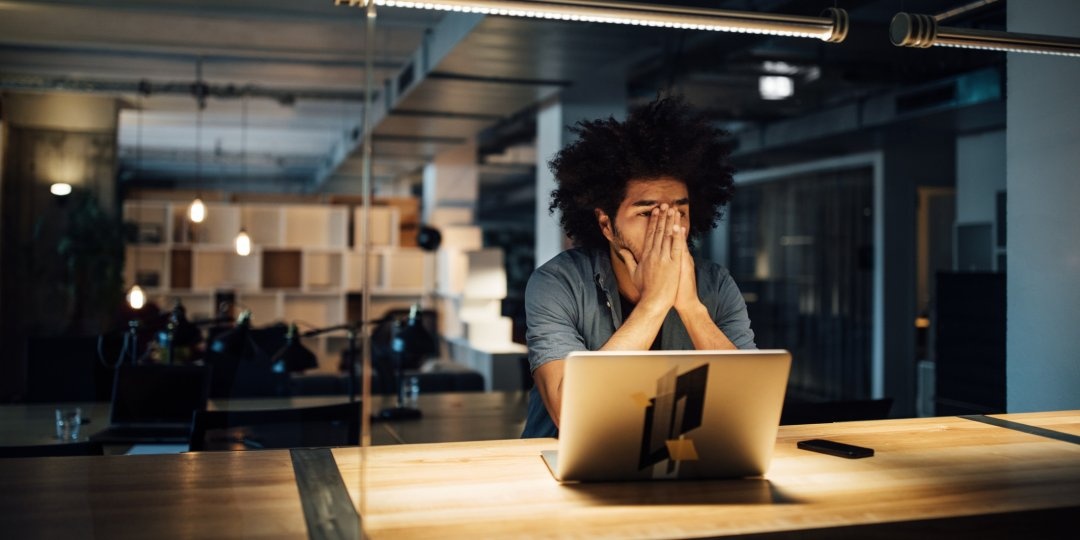 Microsoft,  Gen Z,  phai nu,  lam viec qua suc,  lam viec tu xa,  lam viec online anh 2