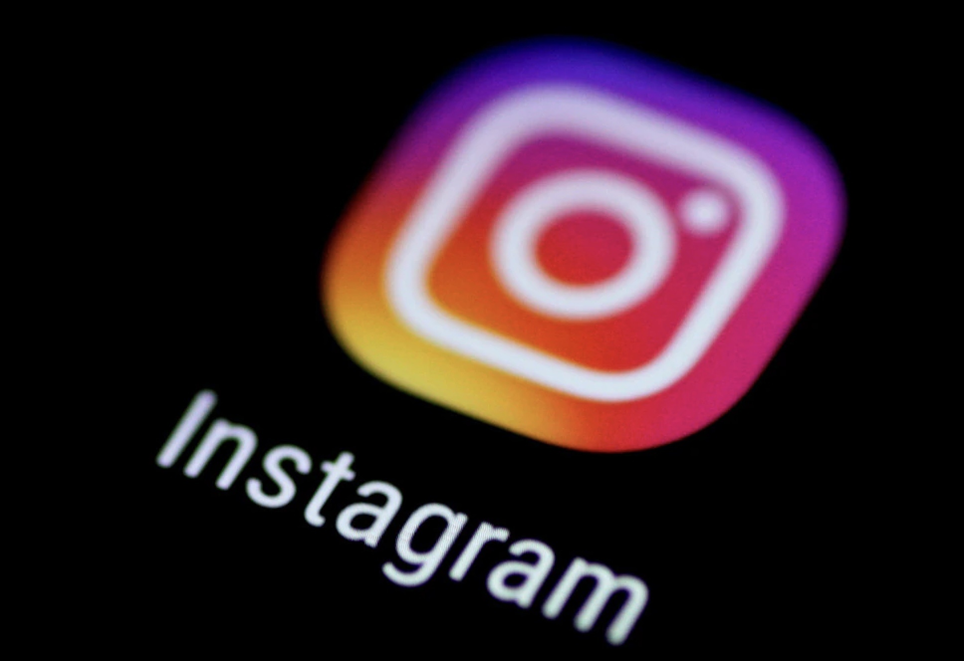 Instagram bi cao buoc gian tiep khien be gai tu tu hinh anh