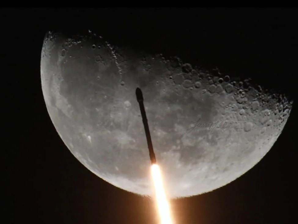 Manh vo ten lua Trung Quoc sap dam vao Mat Trang hinh anh