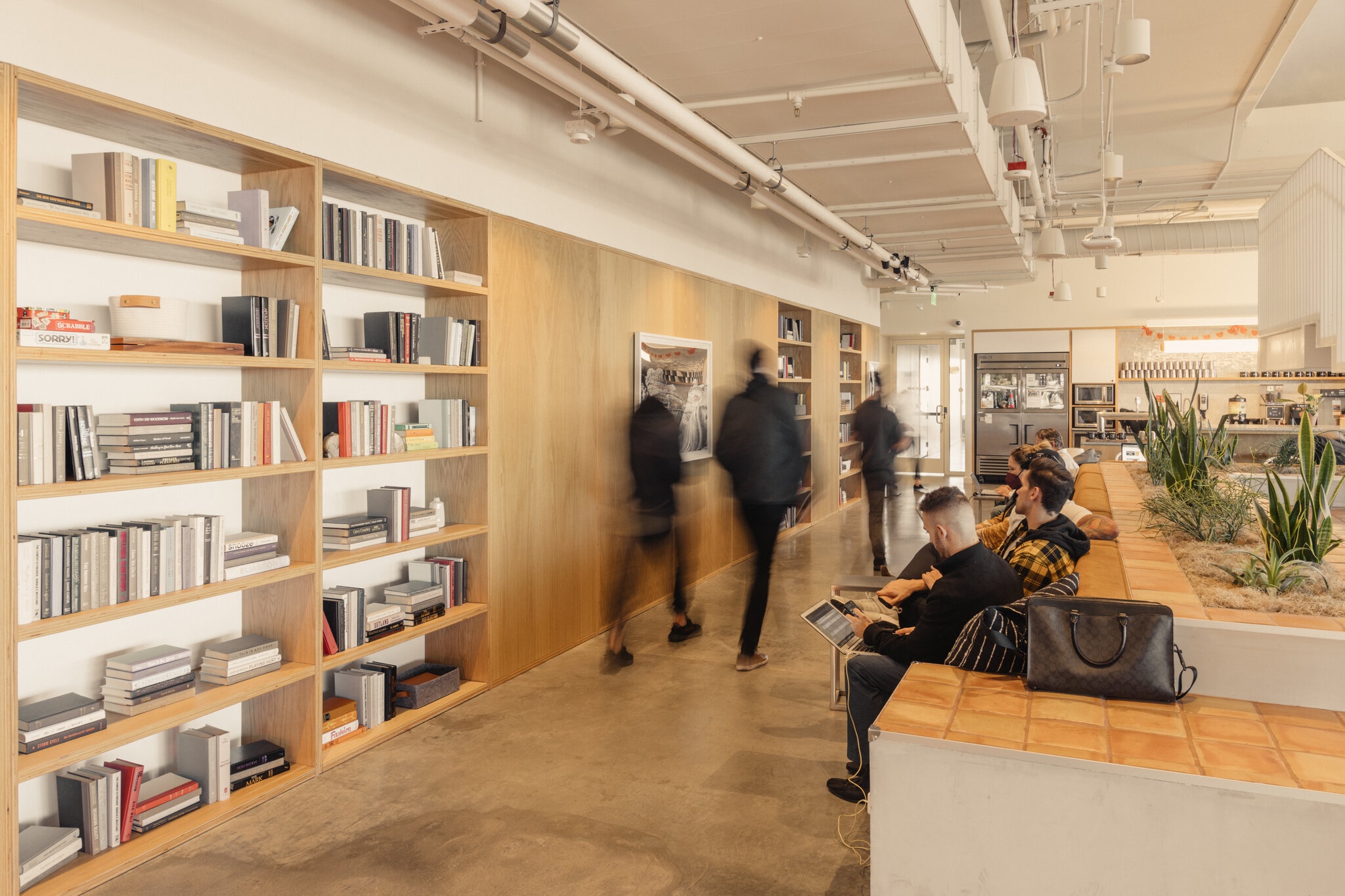 Big Tech dua nhau mua dat anh 4