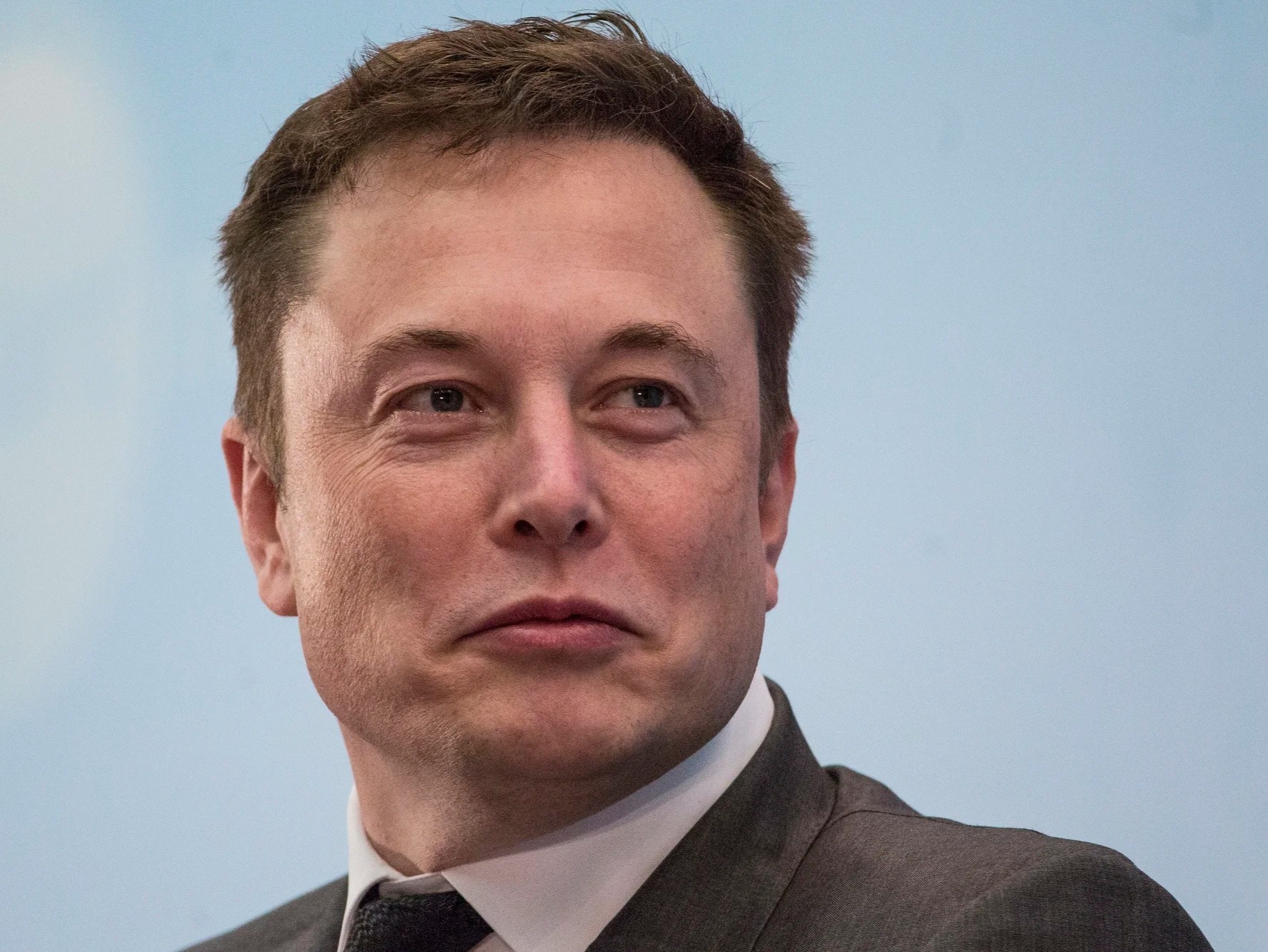 Elon Musk khong ban tien so anh 1