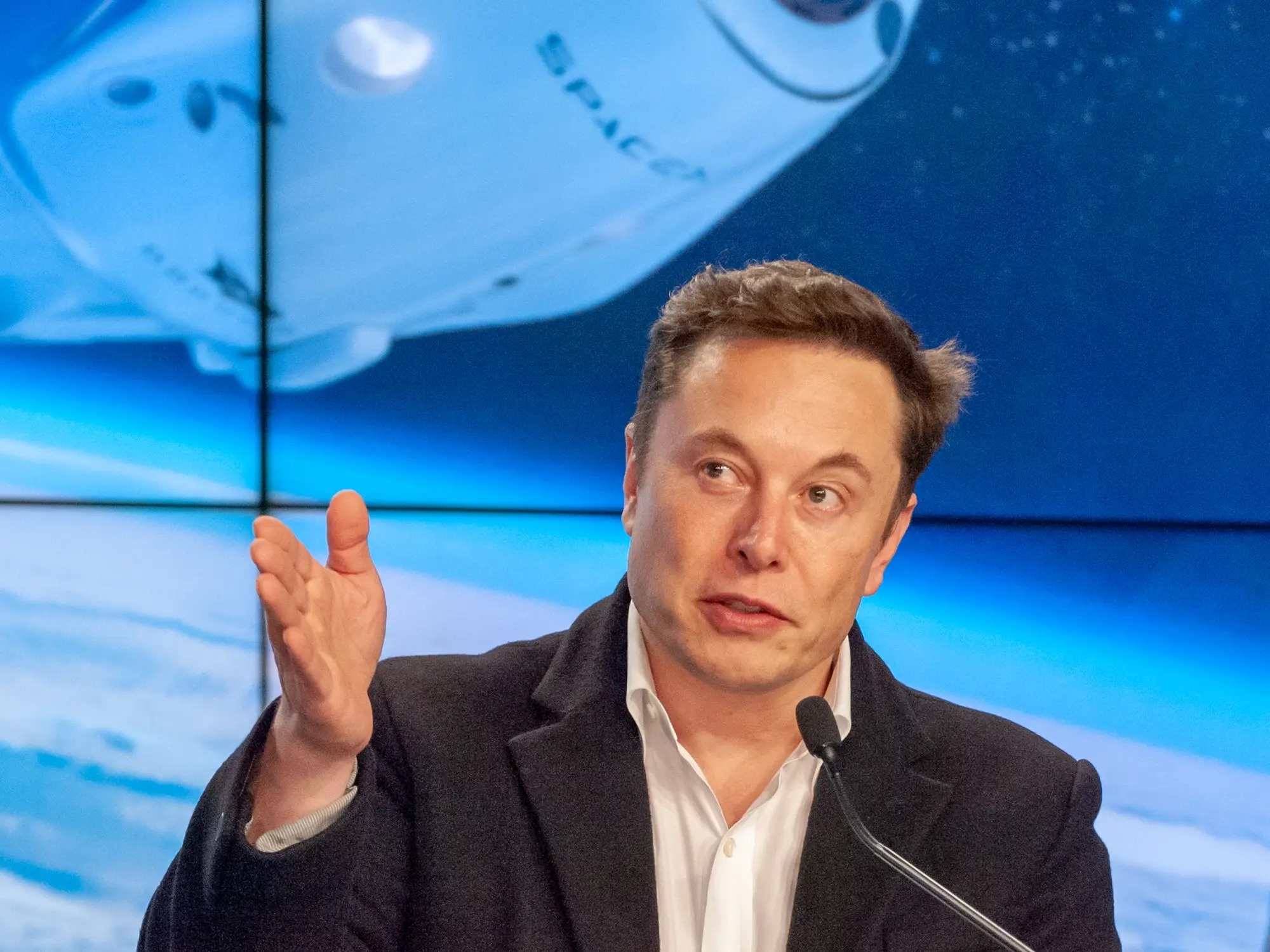 Elon Musk bat dich vu Internet ve tinh cho Ukraine hinh anh
