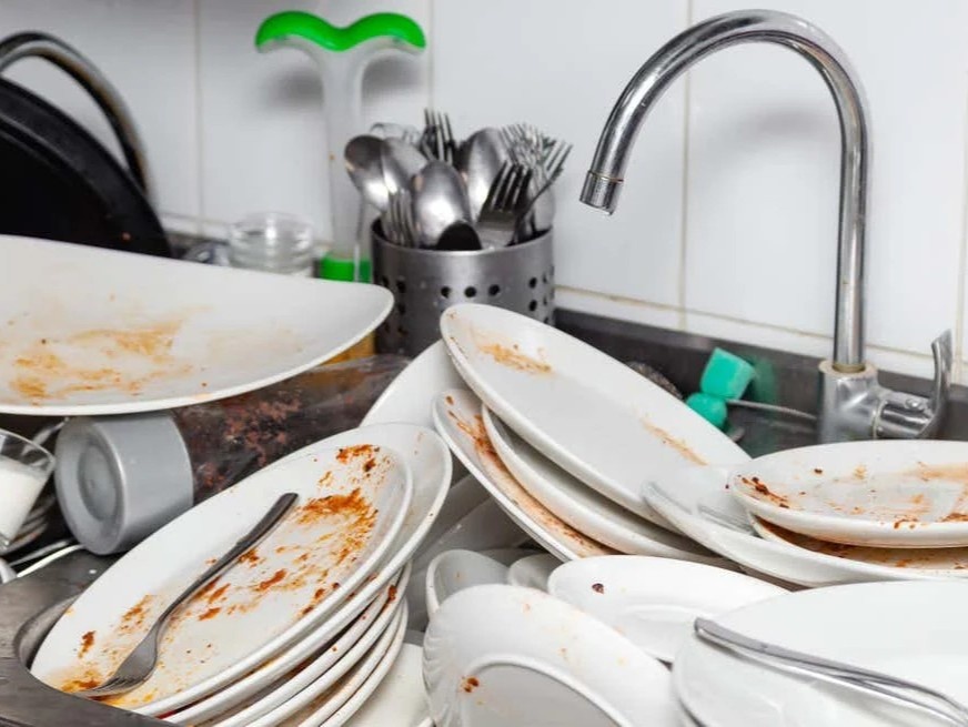 Co can trang chen dia truoc khi cho vao may rua chen? hinh anh