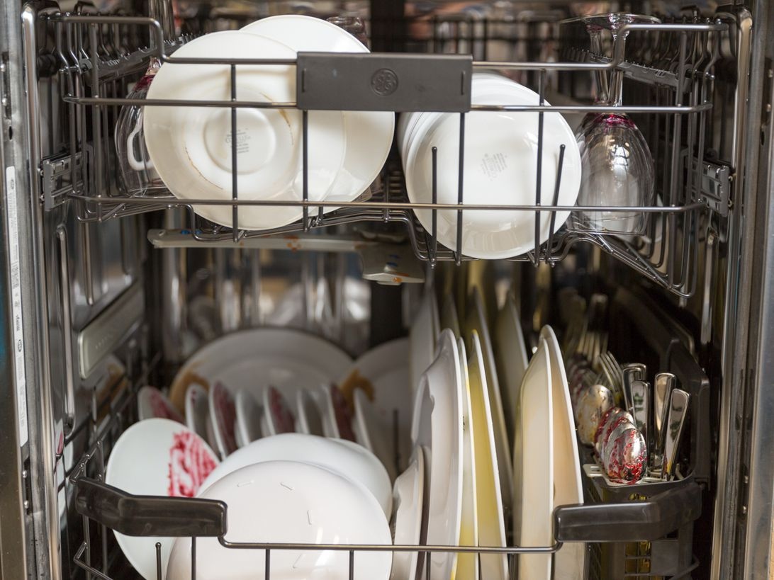 Khong nen trang nuoc truoc khi dung may rua chen anh 1