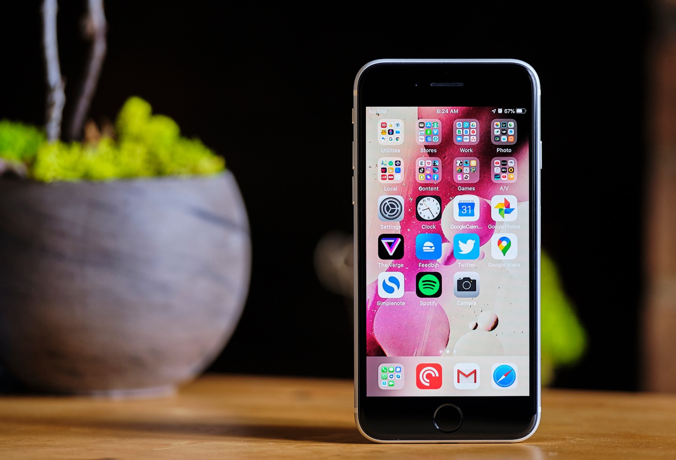 Apple nen bo thiet ke loi thoi cua iPhone SE hinh anh