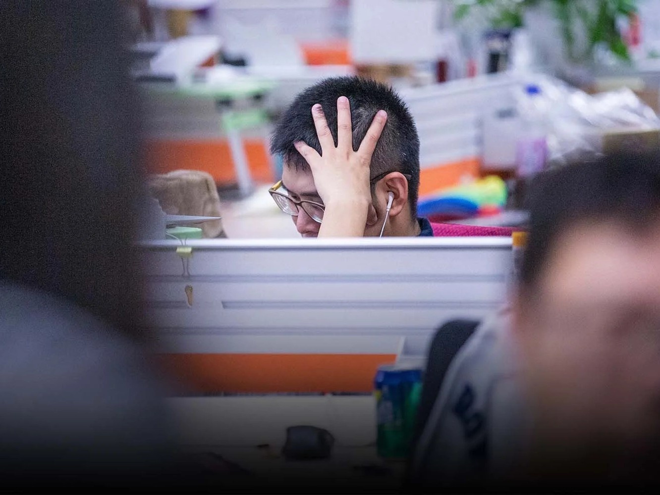 Nhan vien Alibaba, Tencent chuan bi cho tinh huong xau nhat hinh anh