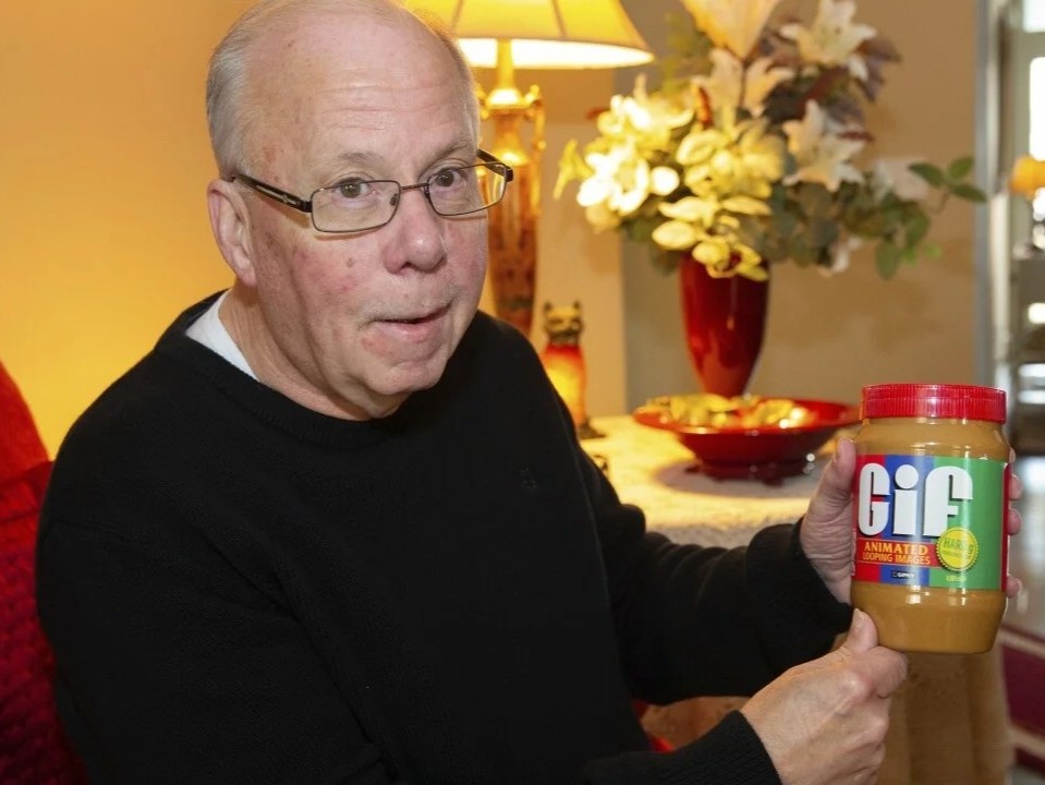 Cha de anh GIF qua doi vi mac Covid-19 hinh anh